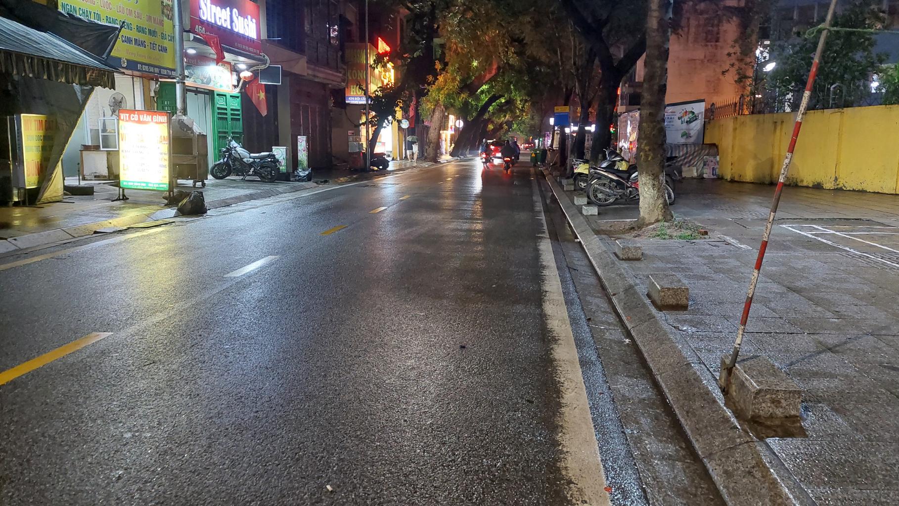 Bán nhà Đội Cấn - diện tích 964m2 1 tầng - Lô góc 3 mặt thoáng - giá 400 tỷ