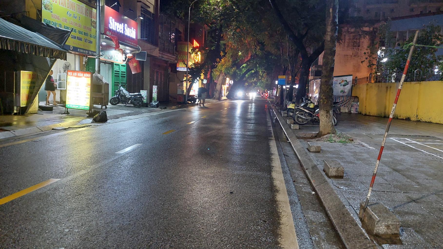 Bán nhà Đội Cấn - diện tích 964m2 1 tầng - Lô góc 3 mặt thoáng - giá 400 tỷ