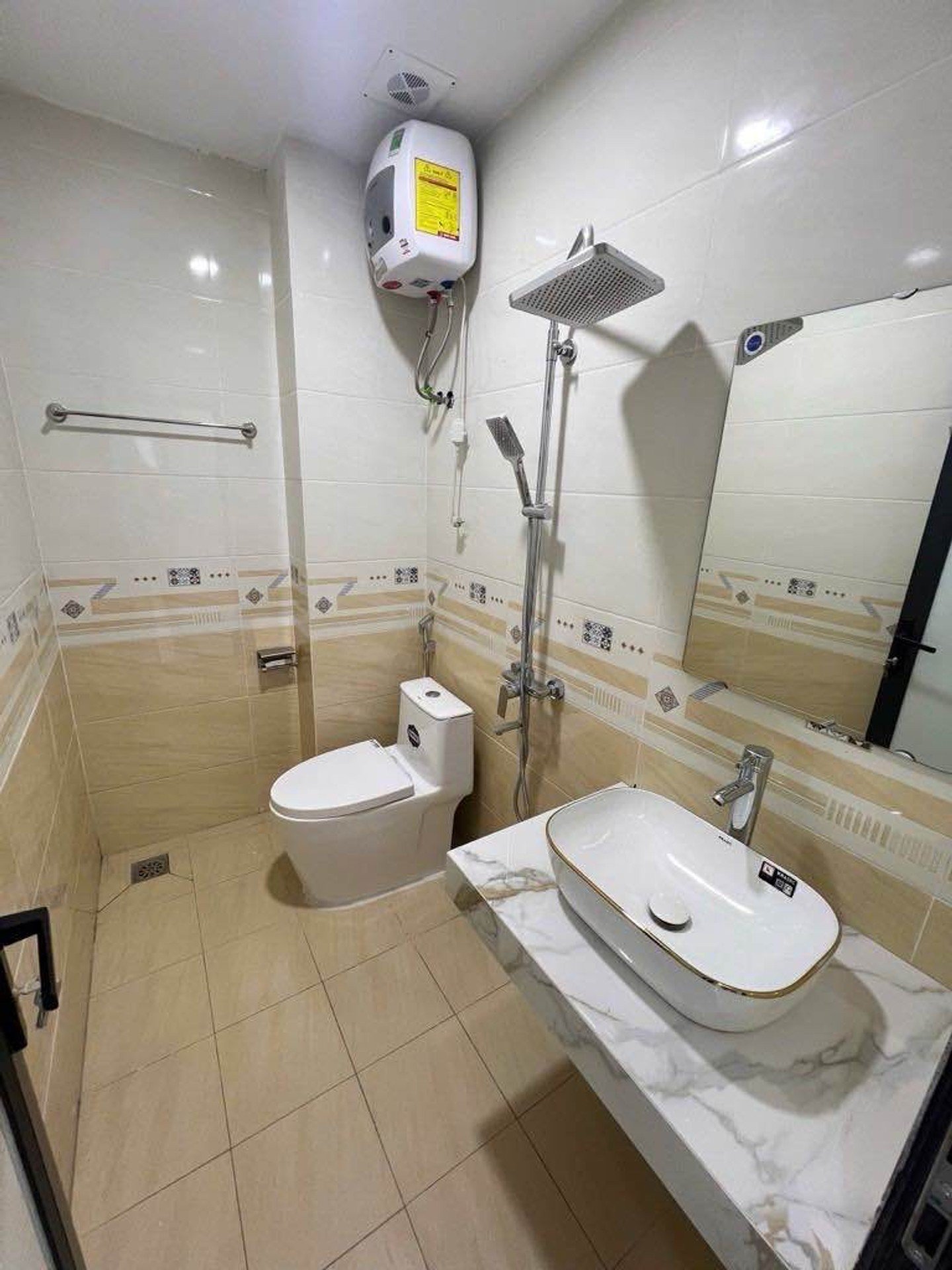 Bán nhà Vĩnh Hưng - diện tích 30m2 5 tầng - ô tô - giá 9,7 tỷ