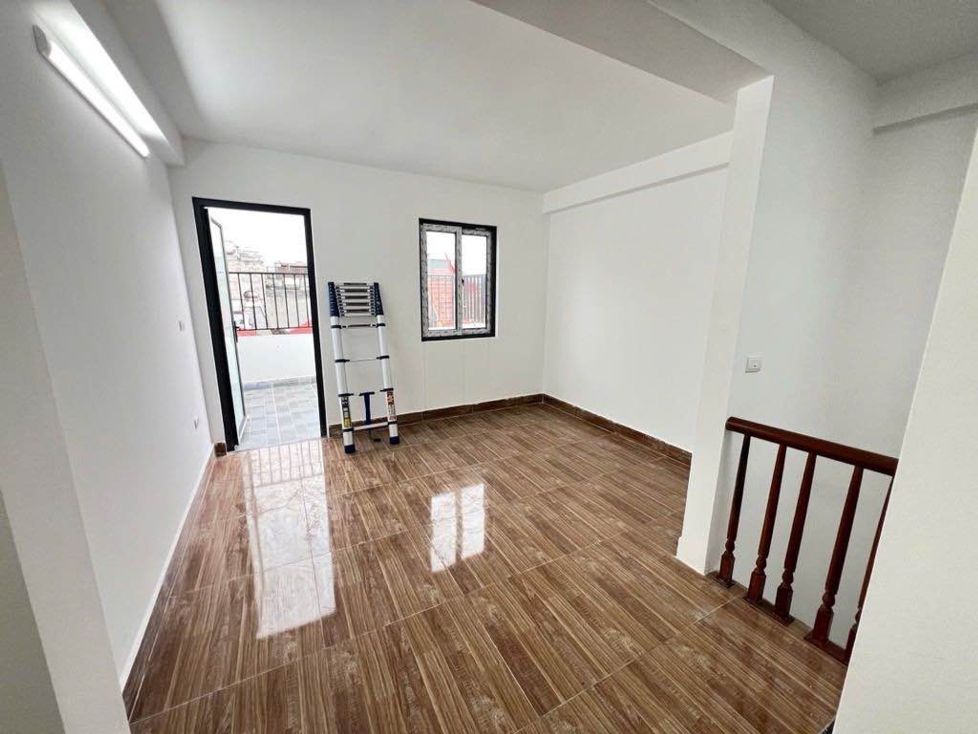 Bán nhà Vĩnh Hưng - diện tích 30m2 5 tầng - ô tô - giá 9,7 tỷ
