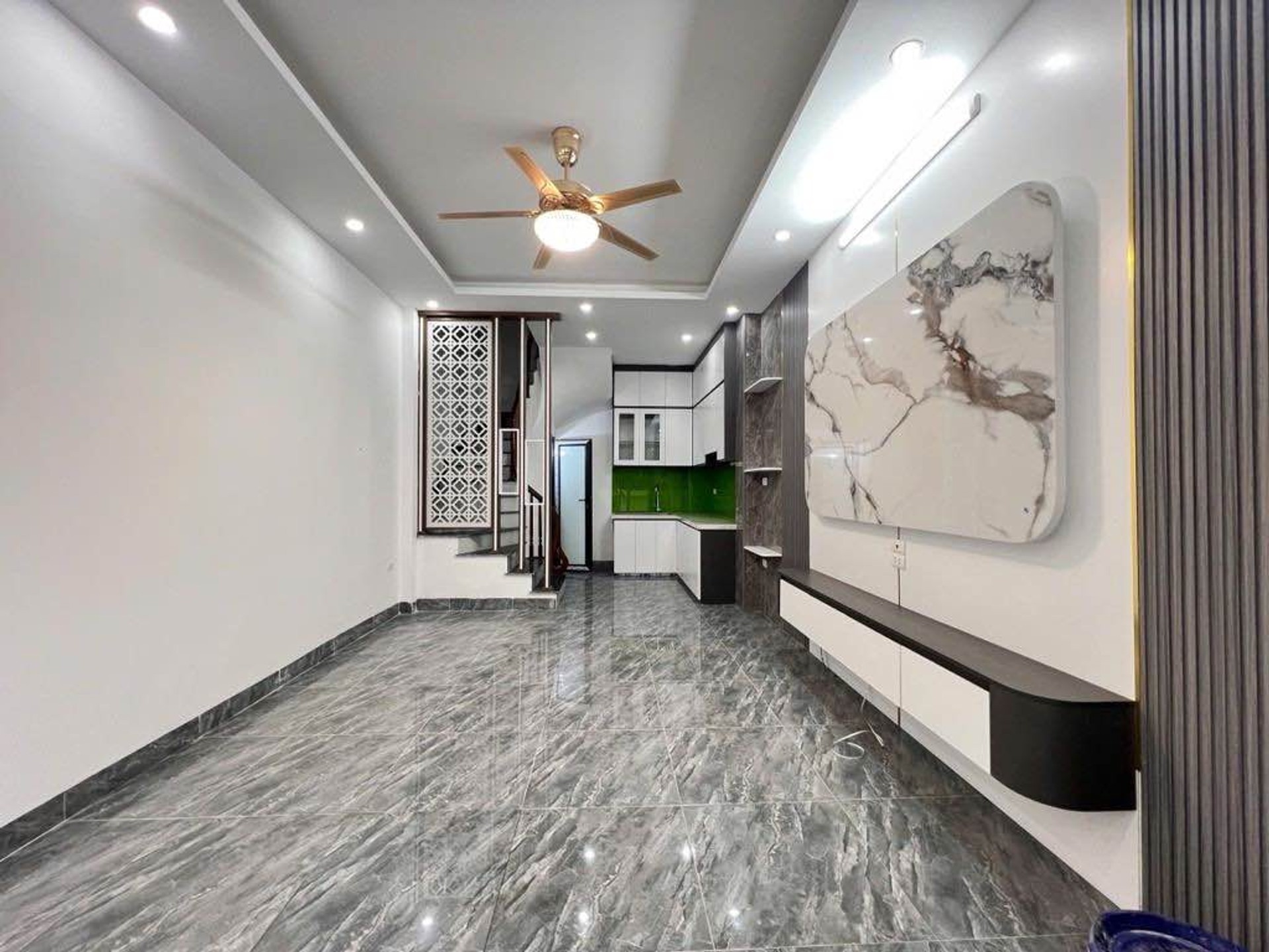Bán nhà Vĩnh Hưng - diện tích 30m2 5 tầng - ô tô - giá 9,7 tỷ
