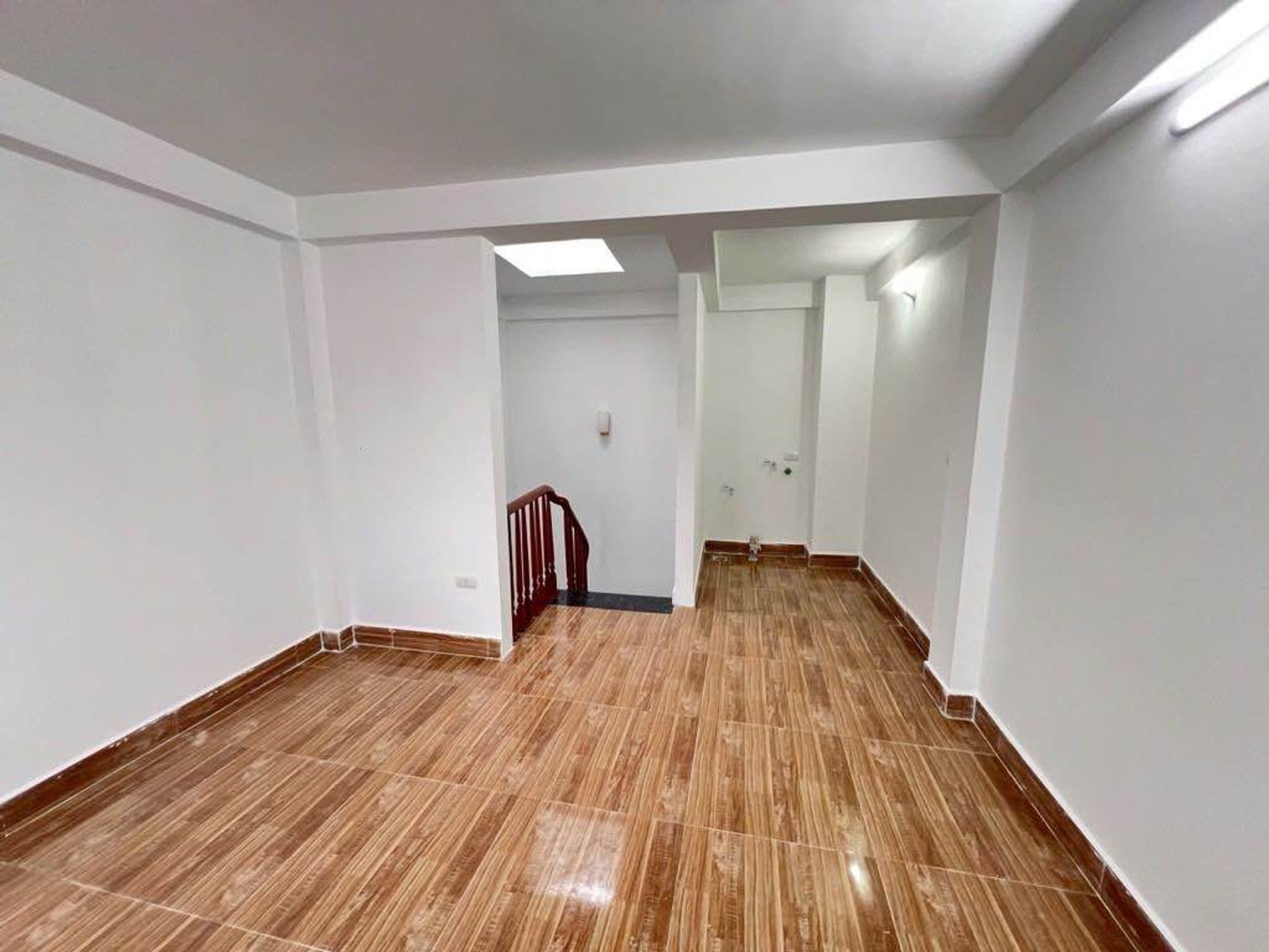 Bán nhà Vĩnh Hưng - diện tích 30m2 5 tầng - ô tô - giá 9,7 tỷ