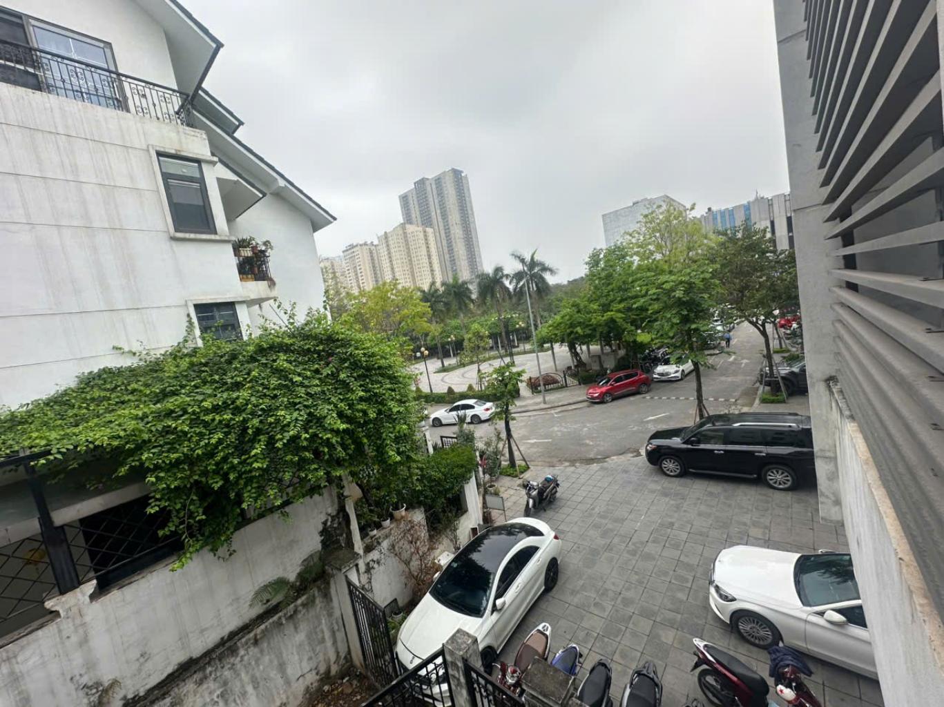 Bán nhà Mạc Thái Tông - diện tích 160.7m2 4 tầng - Khu VIP thuộc phường Trung Hòa - giá 61,5 tỷ