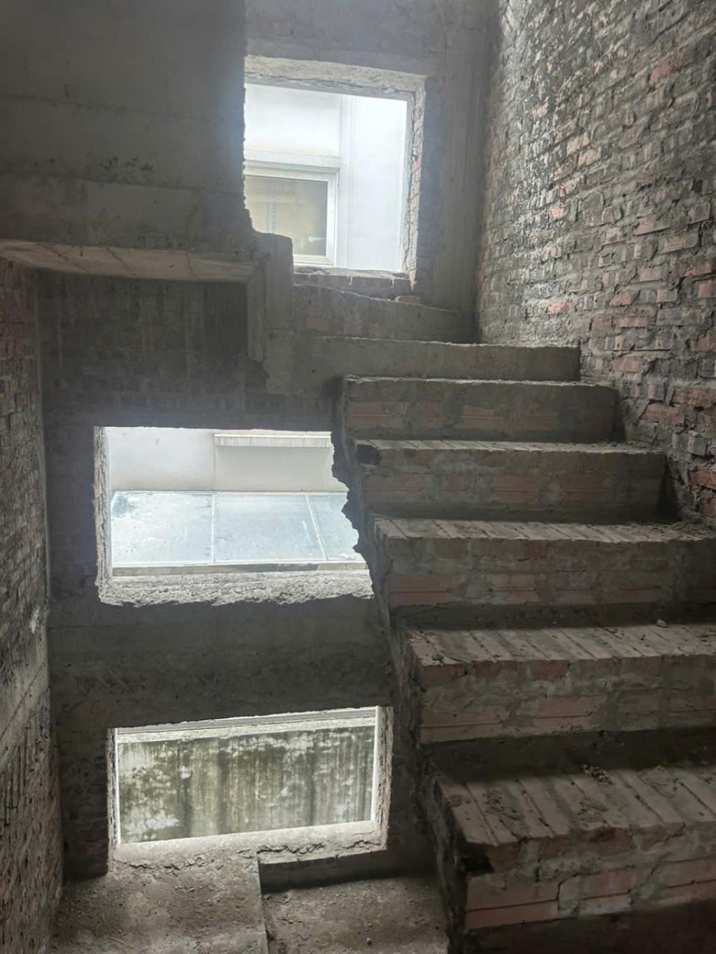 Bán nhà Mạc Thái Tông - diện tích 160.7m2 4 tầng - Khu VIP thuộc phường Trung Hòa - giá 61,5 tỷ