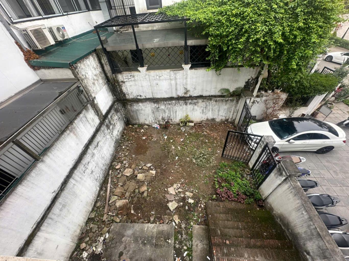 Bán nhà Mạc Thái Tông - diện tích 160.7m2 4 tầng - Khu VIP thuộc phường Trung Hòa - giá 61,5 tỷ