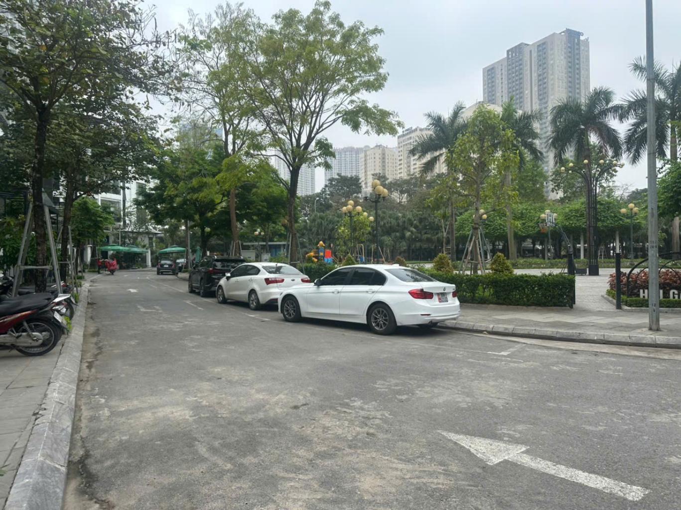 Bán nhà Mạc Thái Tông - diện tích 160.7m2 4 tầng - Khu VIP thuộc phường Trung Hòa - giá 61,5 tỷ