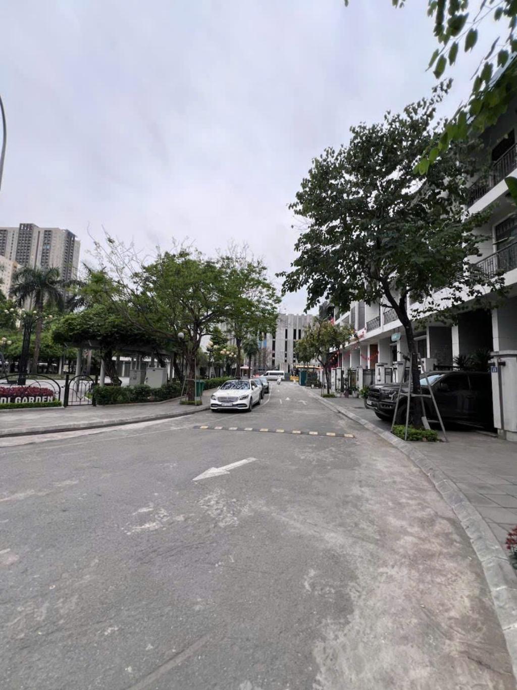 Bán nhà Mạc Thái Tông - diện tích 160.7m2 4 tầng - Khu VIP thuộc phường Trung Hòa - giá 61,5 tỷ