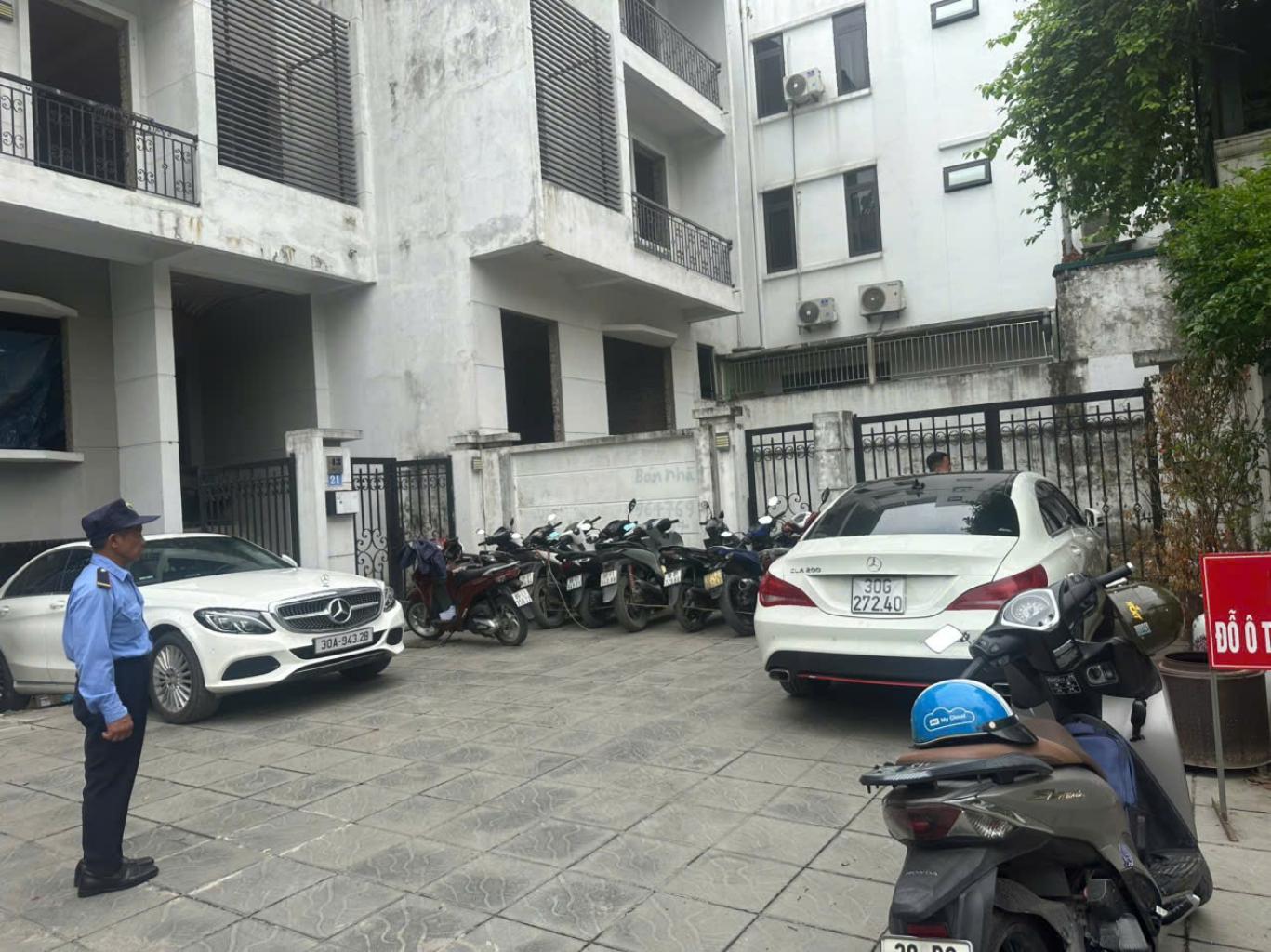 Bán nhà Mạc Thái Tông - diện tích 160.7m2 4 tầng - Khu VIP thuộc phường Trung Hòa - giá 61,5 tỷ