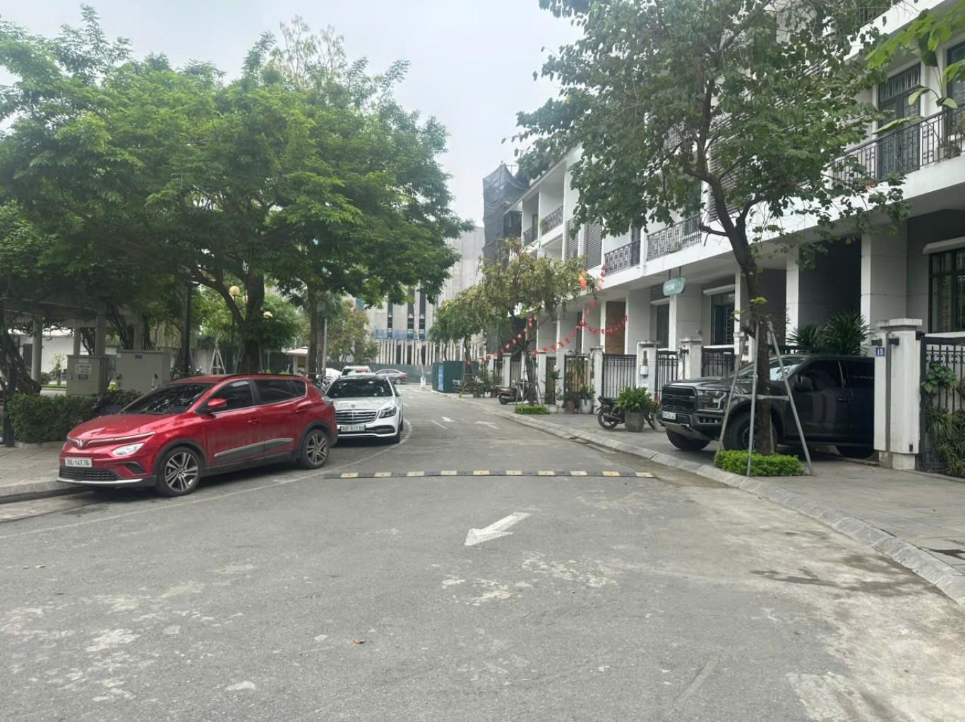 Bán nhà Mạc Thái Tông - diện tích 160.7m2 4 tầng - Khu VIP thuộc phường Trung Hòa - giá 61,5 tỷ