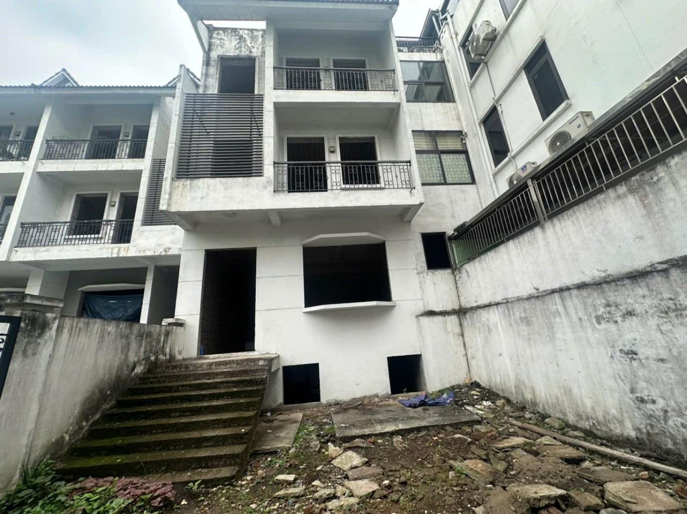 Bán nhà Mạc Thái Tông - diện tích 160.7m2 4 tầng - Khu VIP thuộc phường Trung Hòa - giá 61,5 tỷ