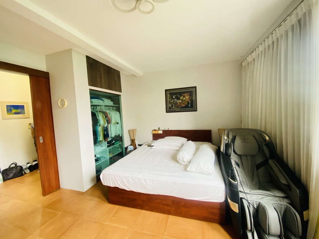 Bán nhà Phố Huế - diện tích 100m2 3 tầng - Nhà tập thể pháp cổ - giá 8,5 tỷ