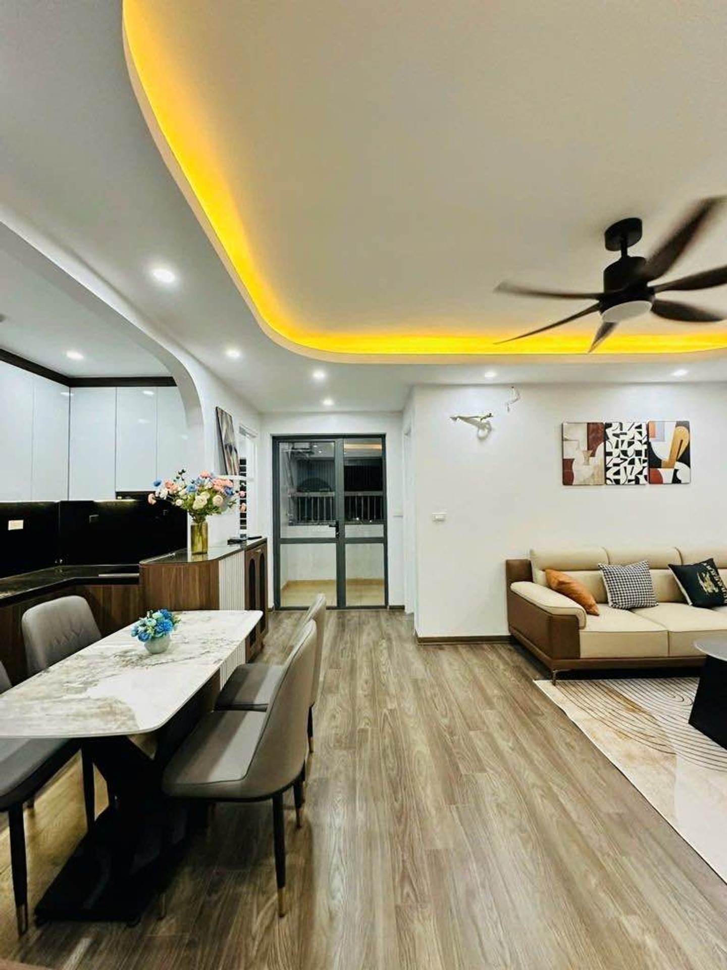 Bán nhà Linh Đàm - diện tích 62m2 3 tầng - Căn Hộ Víp - giá 5,4 tỷ