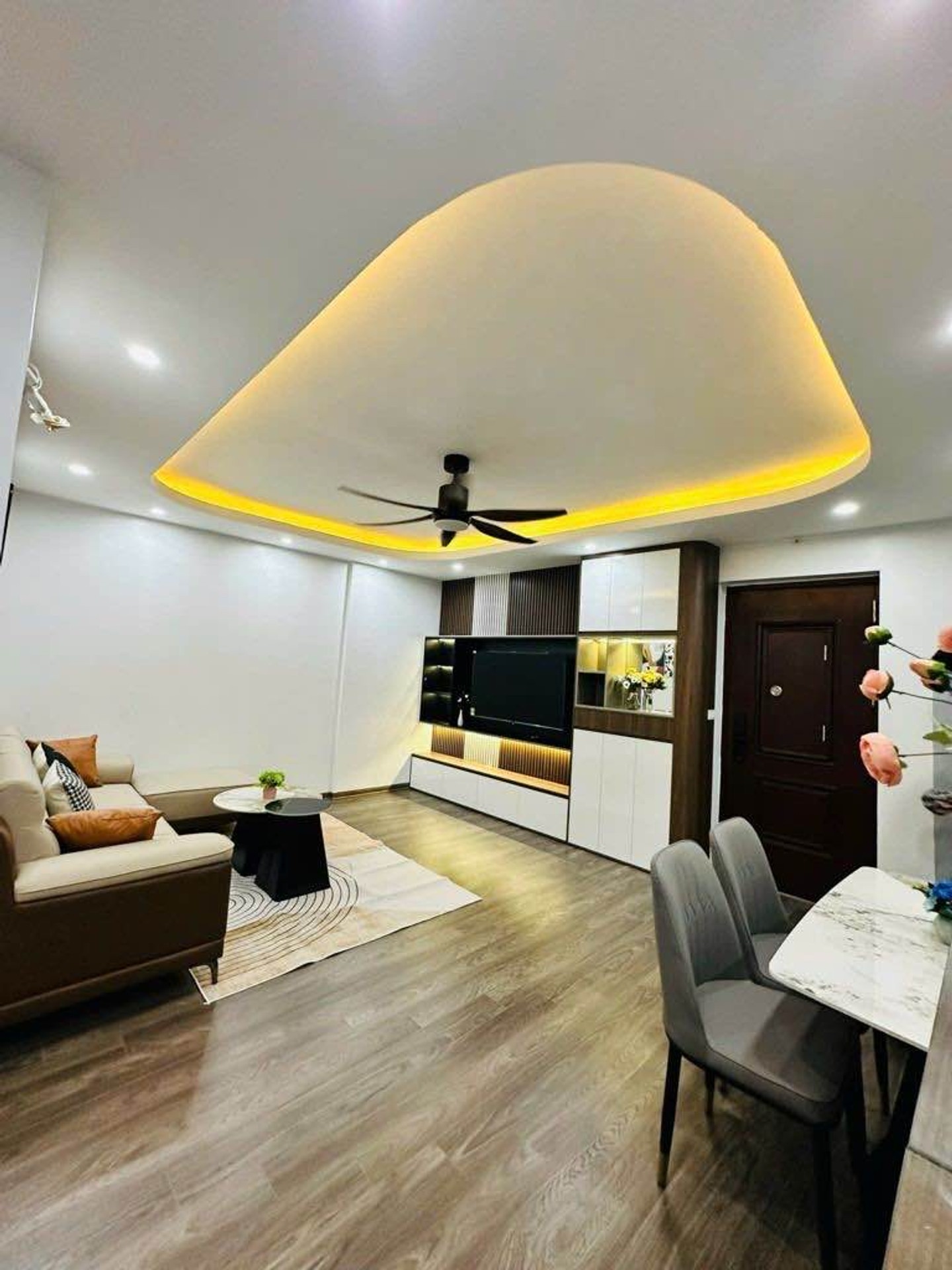 Bán nhà Linh Đàm - diện tích 62m2 3 tầng - Căn Hộ Víp - giá 5,4 tỷ