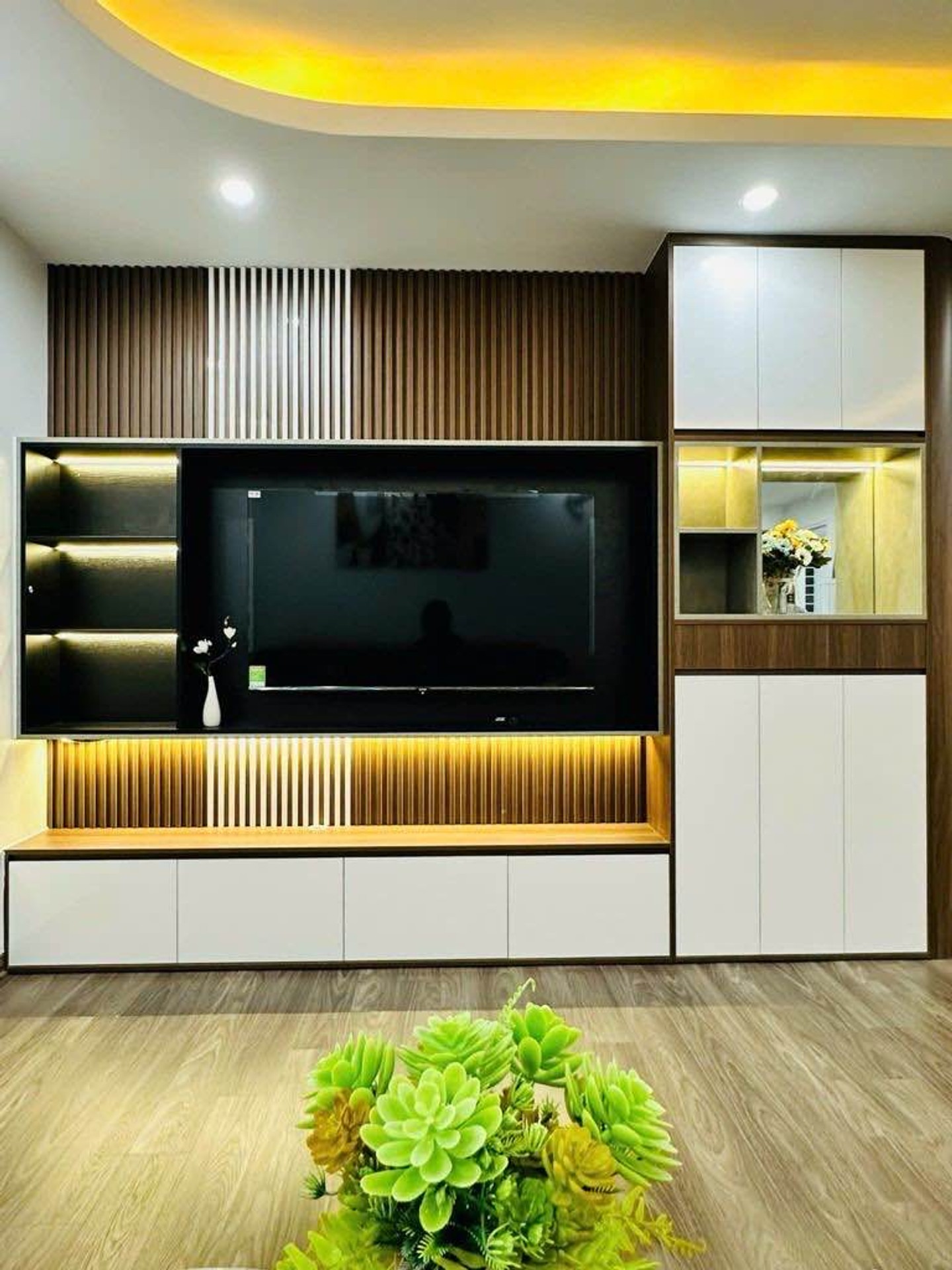 Bán nhà Linh Đàm - diện tích 62m2 3 tầng - Căn Hộ Víp - giá 5,4 tỷ