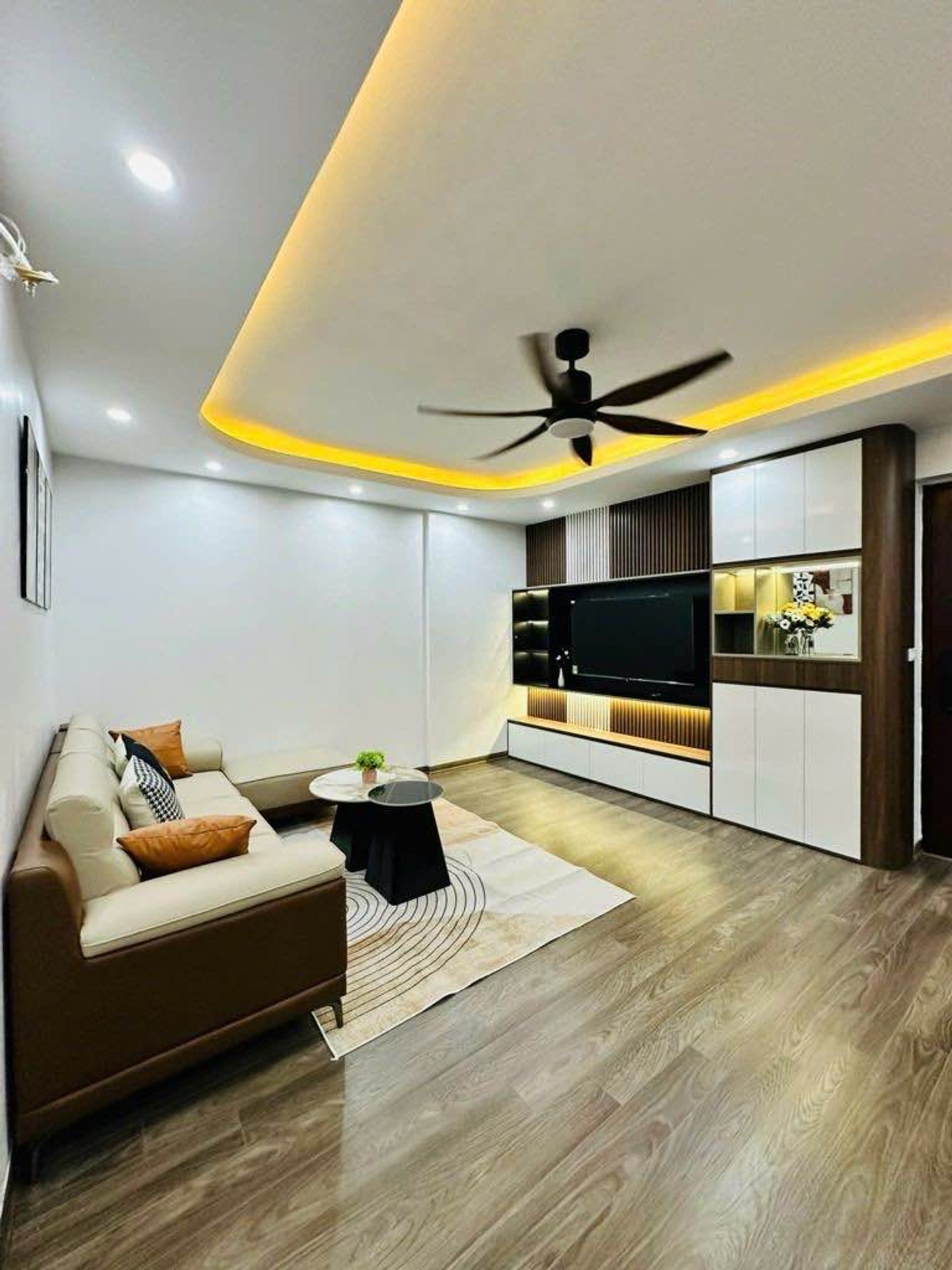 Bán nhà Linh Đàm - diện tích 62m2 3 tầng - Căn Hộ Víp - giá 5,4 tỷ