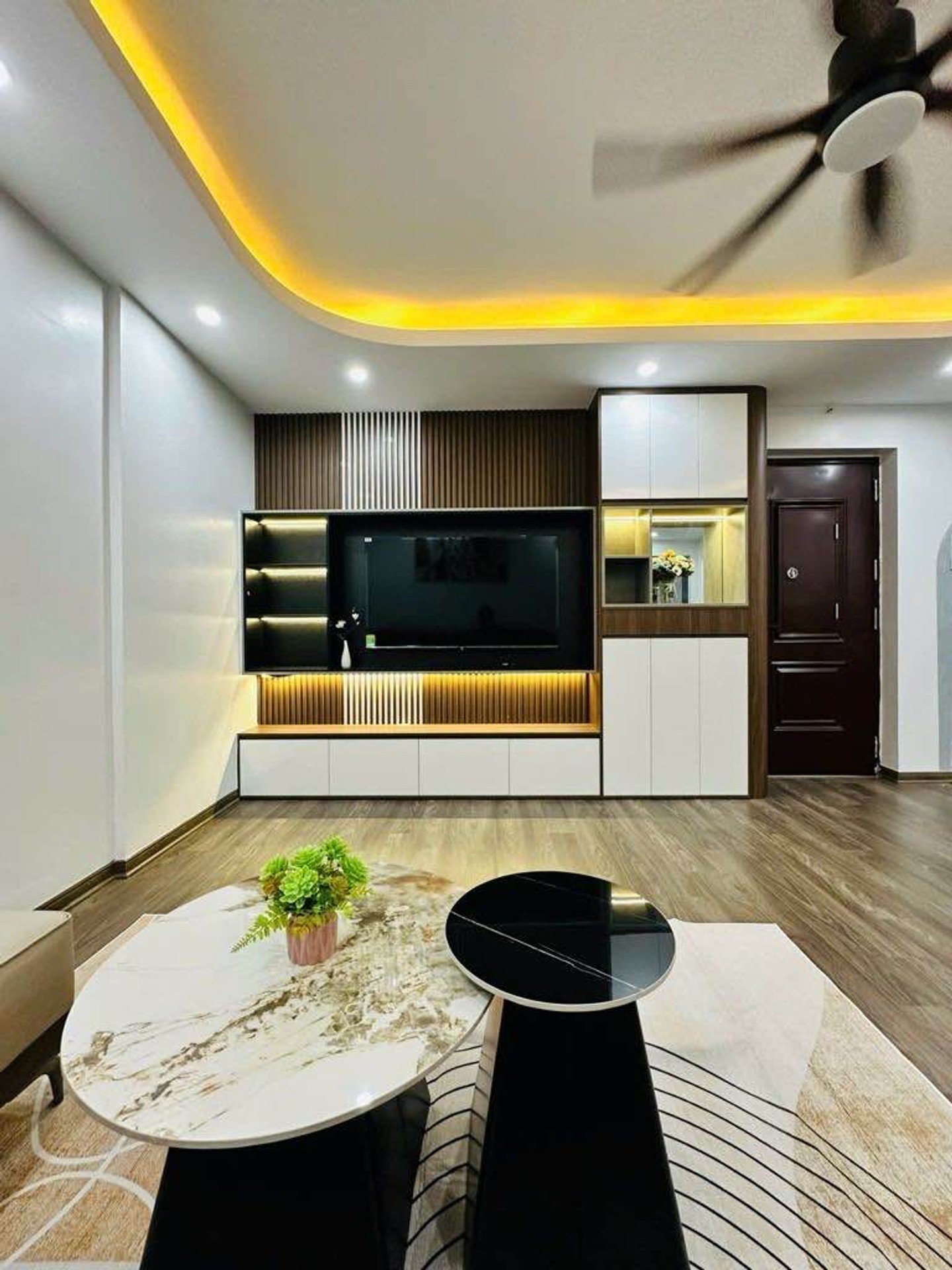 Bán nhà Linh Đàm - diện tích 62m2 3 tầng - Căn Hộ Víp - giá 5,4 tỷ