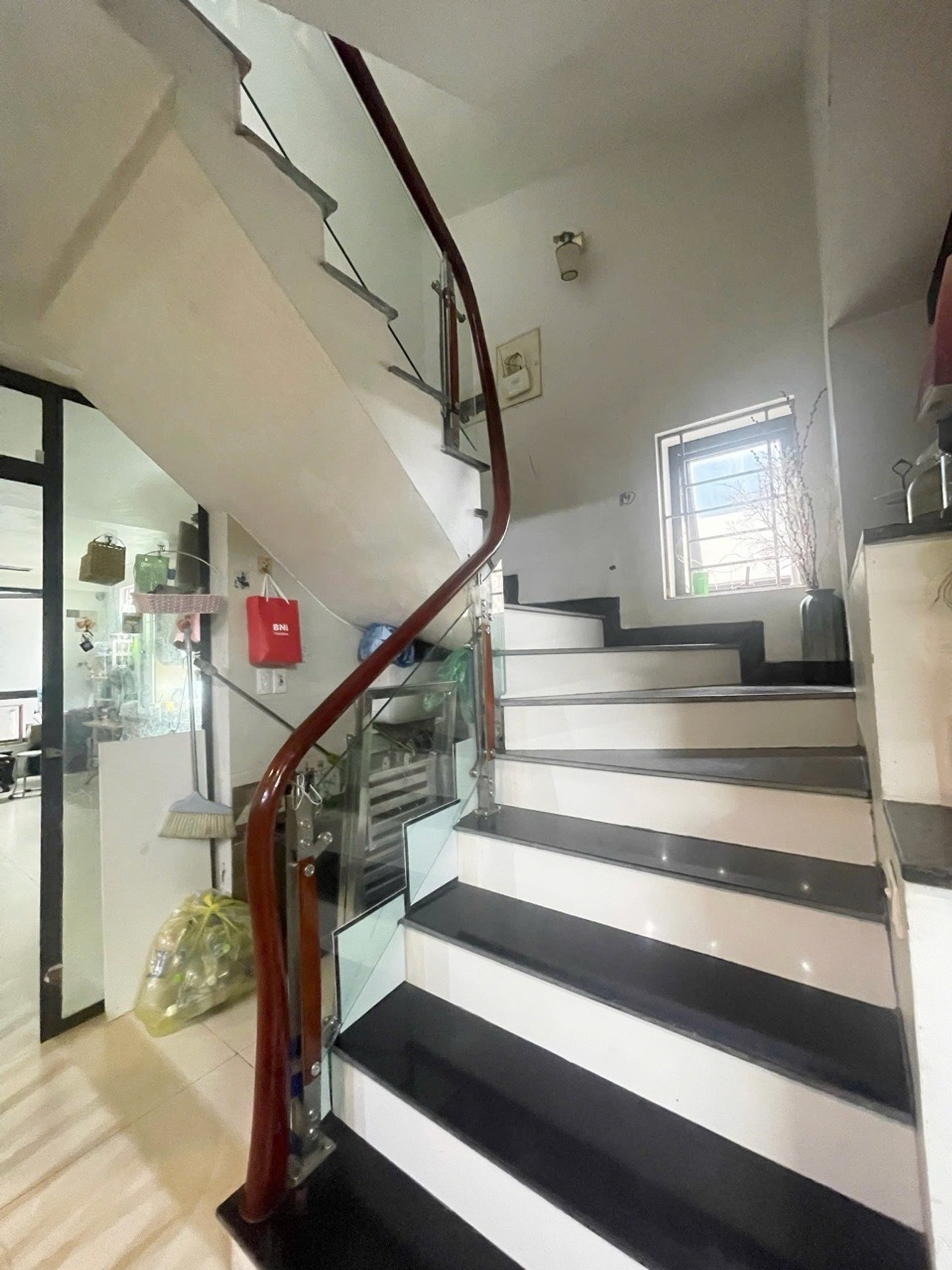 Bán nhà Minh Khai - diện tích 100m2 5 tầng - Lô góc 3 thoáng - giá 11,2 tỷ