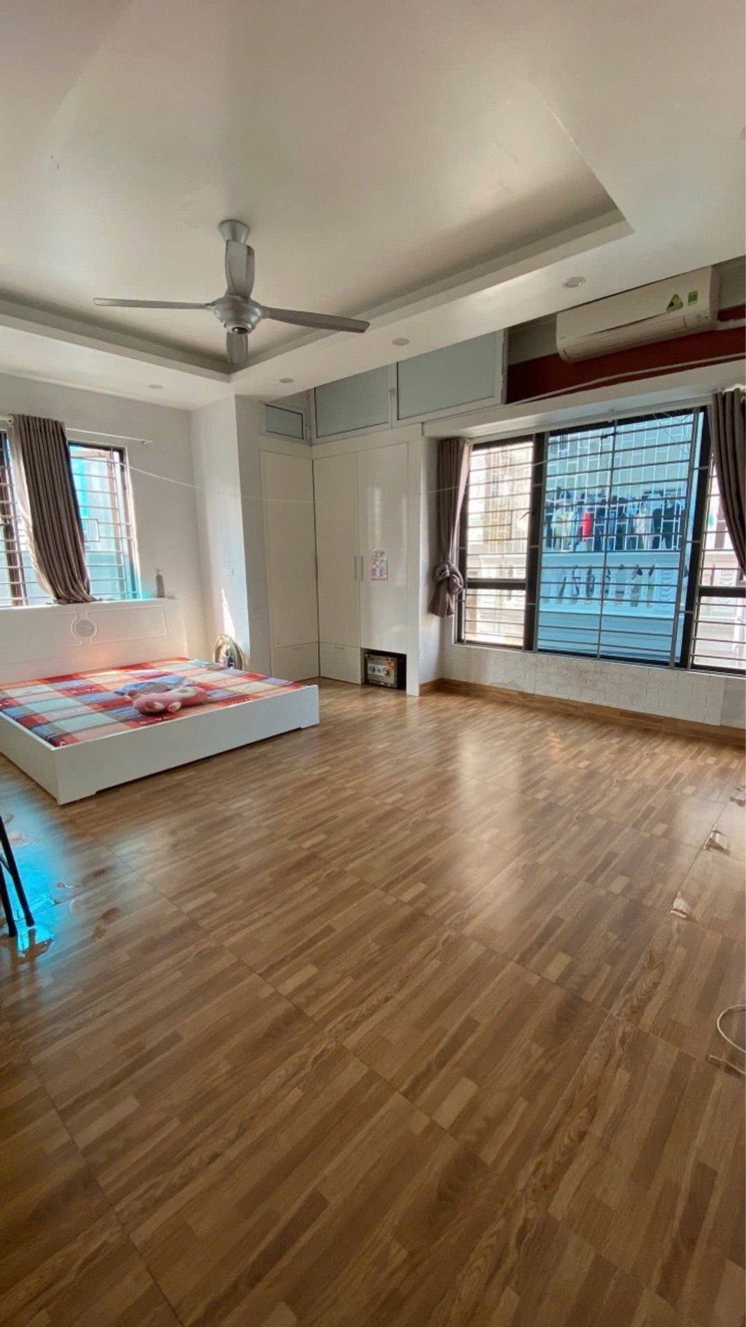 Bán nhà Minh Khai - diện tích 100m2 5 tầng - Lô góc 3 thoáng - giá 11,2 tỷ