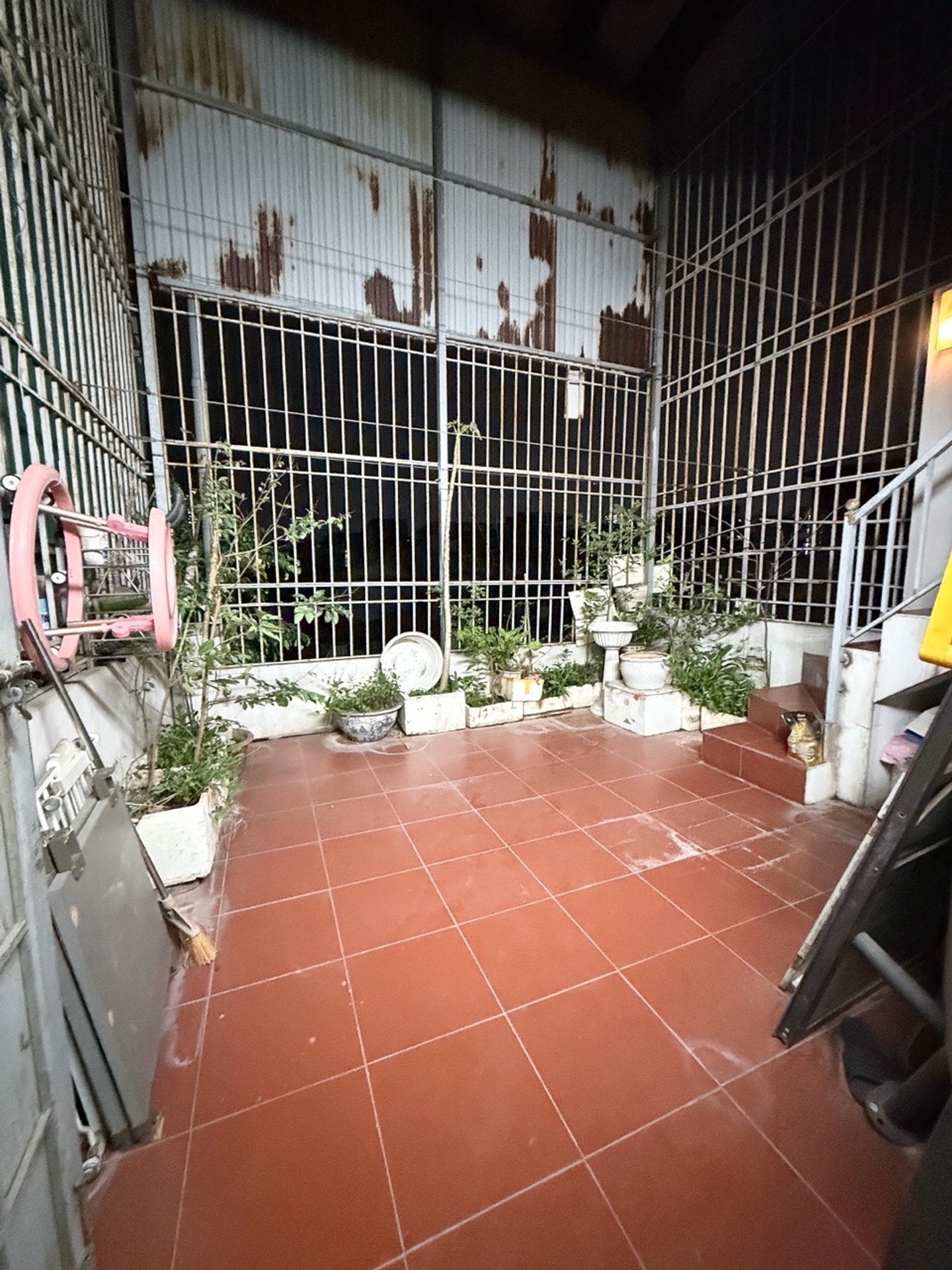 Bán nhà Minh Khai - diện tích 100m2 5 tầng - Lô góc 3 thoáng - giá 11,2 tỷ