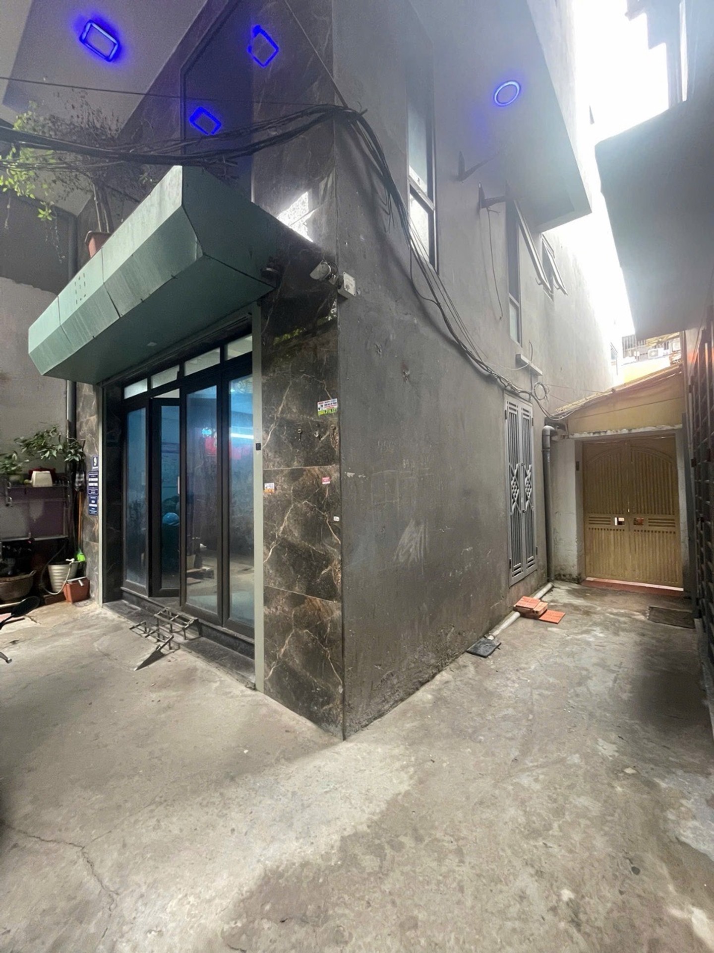 Bán nhà Minh Khai - diện tích 100m2 5 tầng - Lô góc 3 thoáng - giá 11,2 tỷ