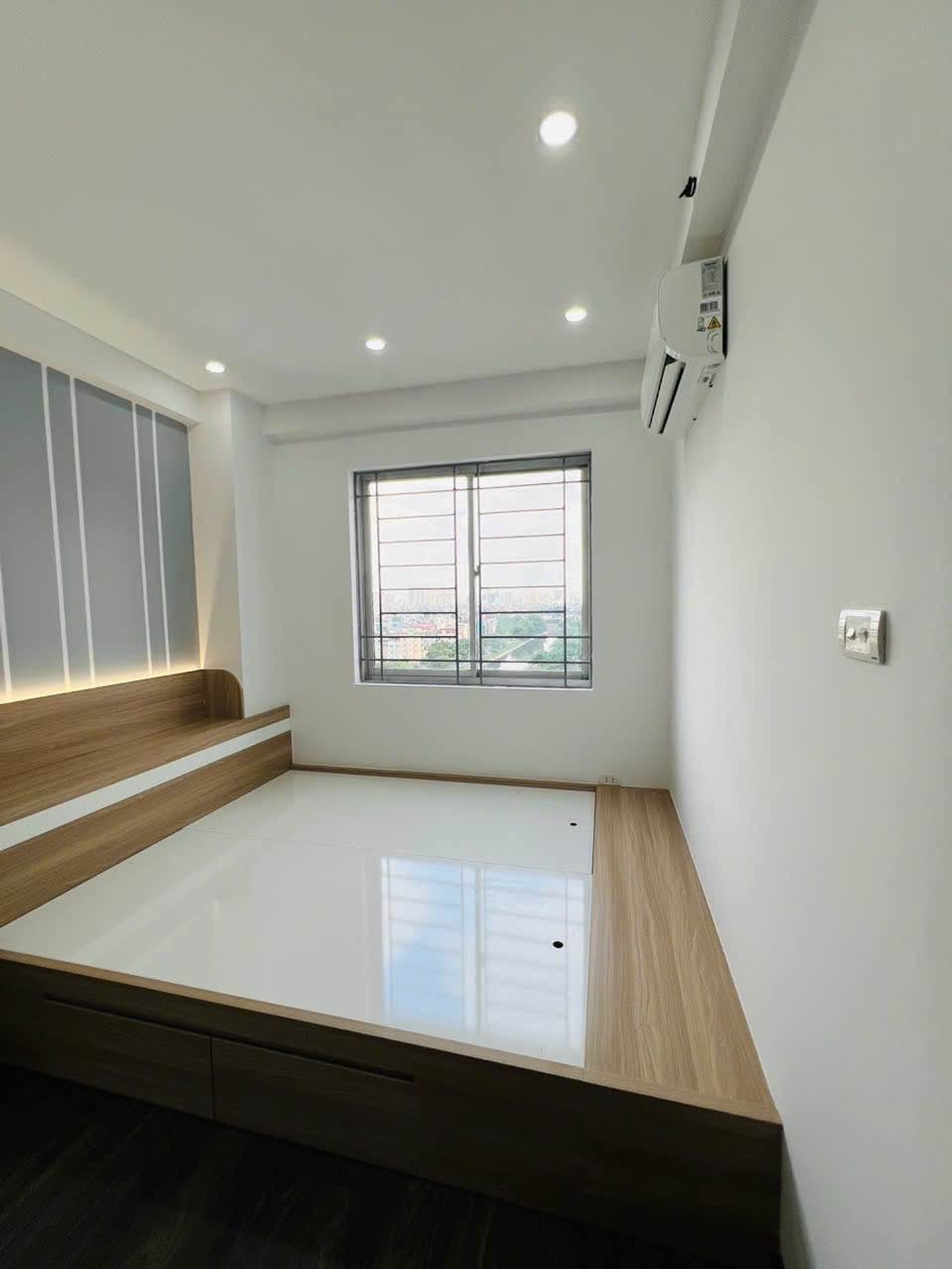 Bán nhà Linh Đàm - diện tích 68m2 1 tầng - Ô tô đỗ sảnh - giá 5,25 tỷ