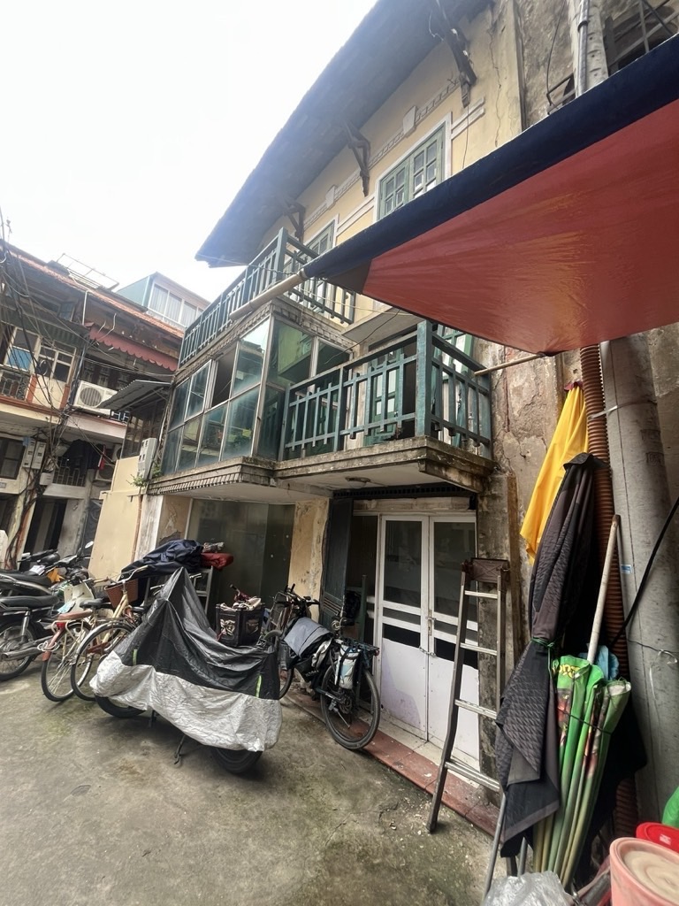 Bán nhà Ngõ Hàng Cỏ - diện tích 121,2m2 2 tầng - Biệt thự cổ lô góc - giá 35 tỷ