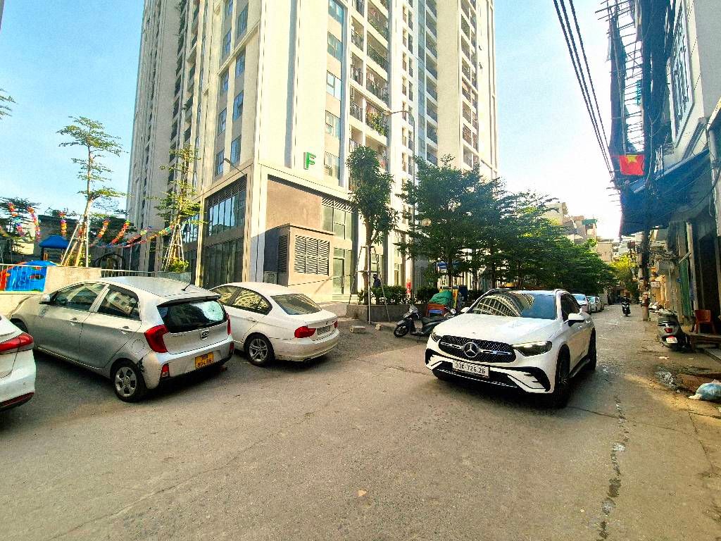 Bán nhà Hoàng Mai - diện tích 170m2 2 tầng - đất vuông vắn, ô tô tránh - giá 19,75 tỷ