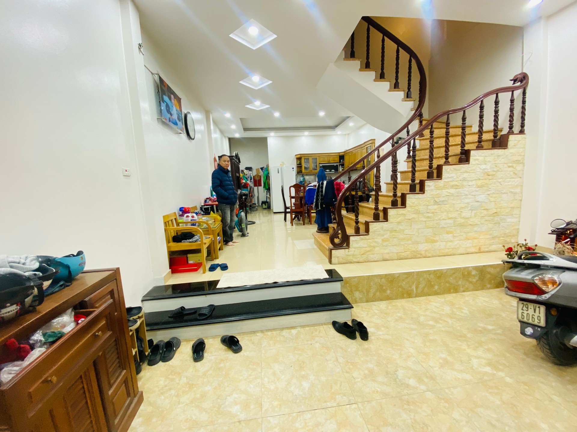 Bán nhà Hoàng Mai - diện tích 57m2 5 tầng - Ngõ thông - giá 15 tỷ