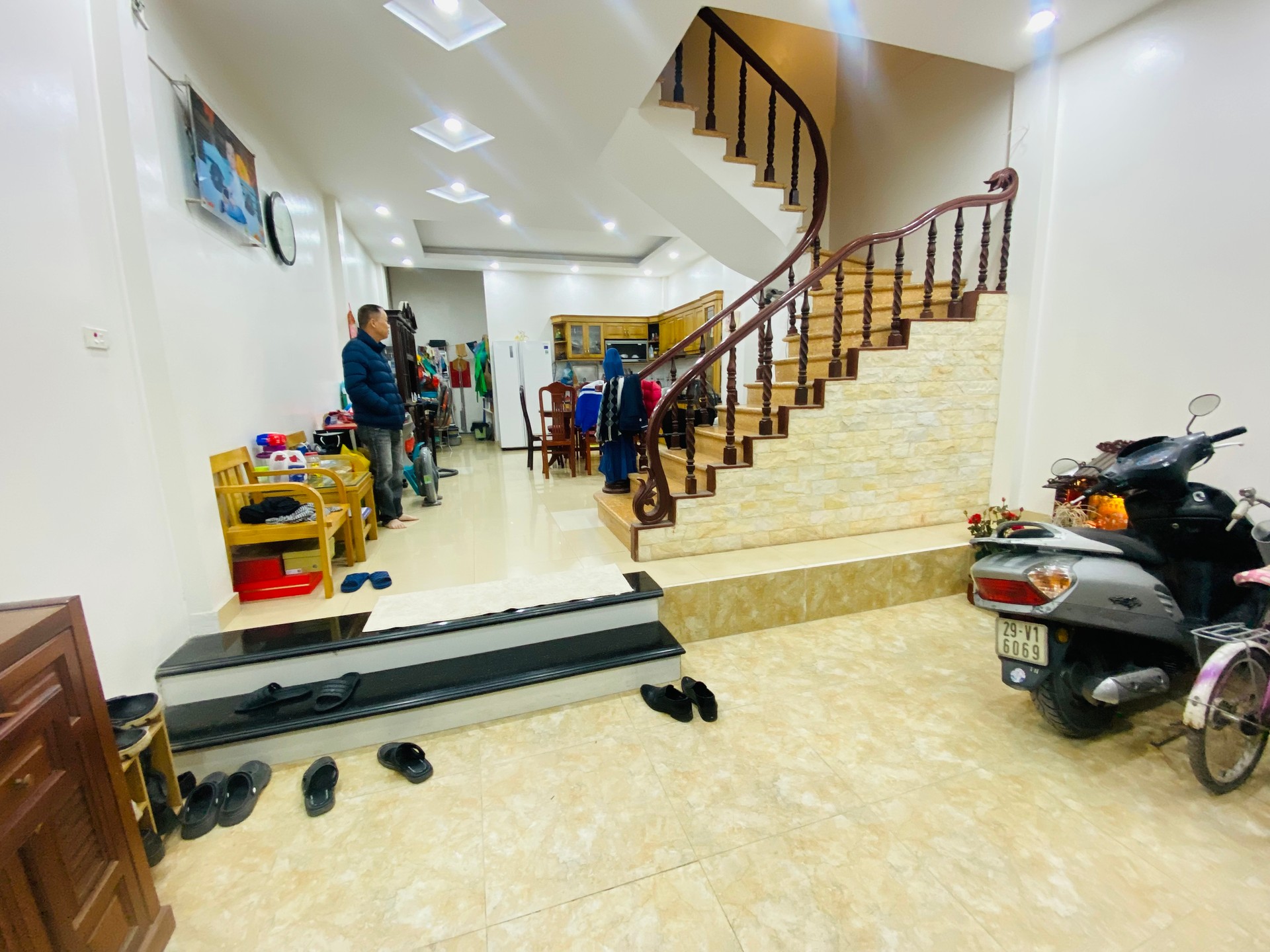 Bán nhà Hoàng Mai - diện tích 57m2 5 tầng - Ngõ thông - giá 15 tỷ