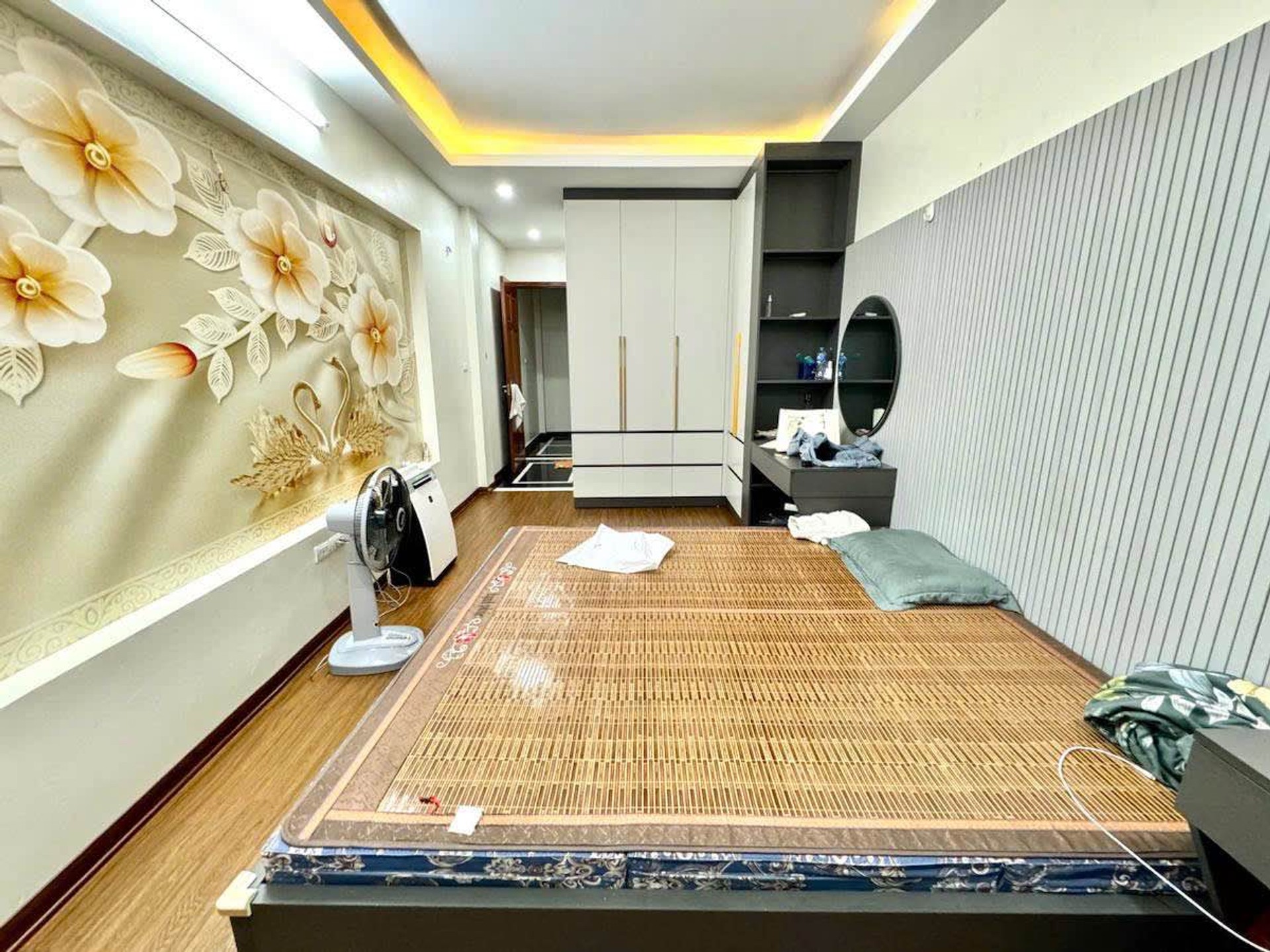 Bán nhà Lê Trọng Tấn - diện tích 30m2 5 tầng - ô tô gần - giá 7,2 tỷ