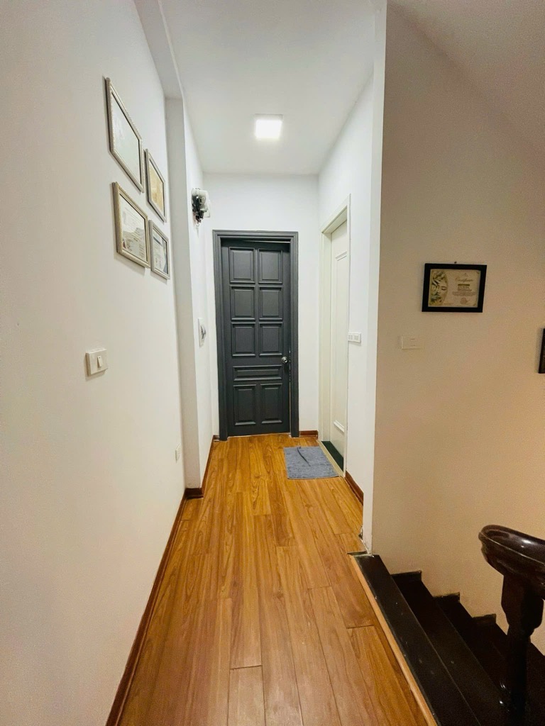 Bán nhà Tôn Đức Thắng - diện tích 95m2 4 tầng - ô tô tránh - giá 33 tỷ