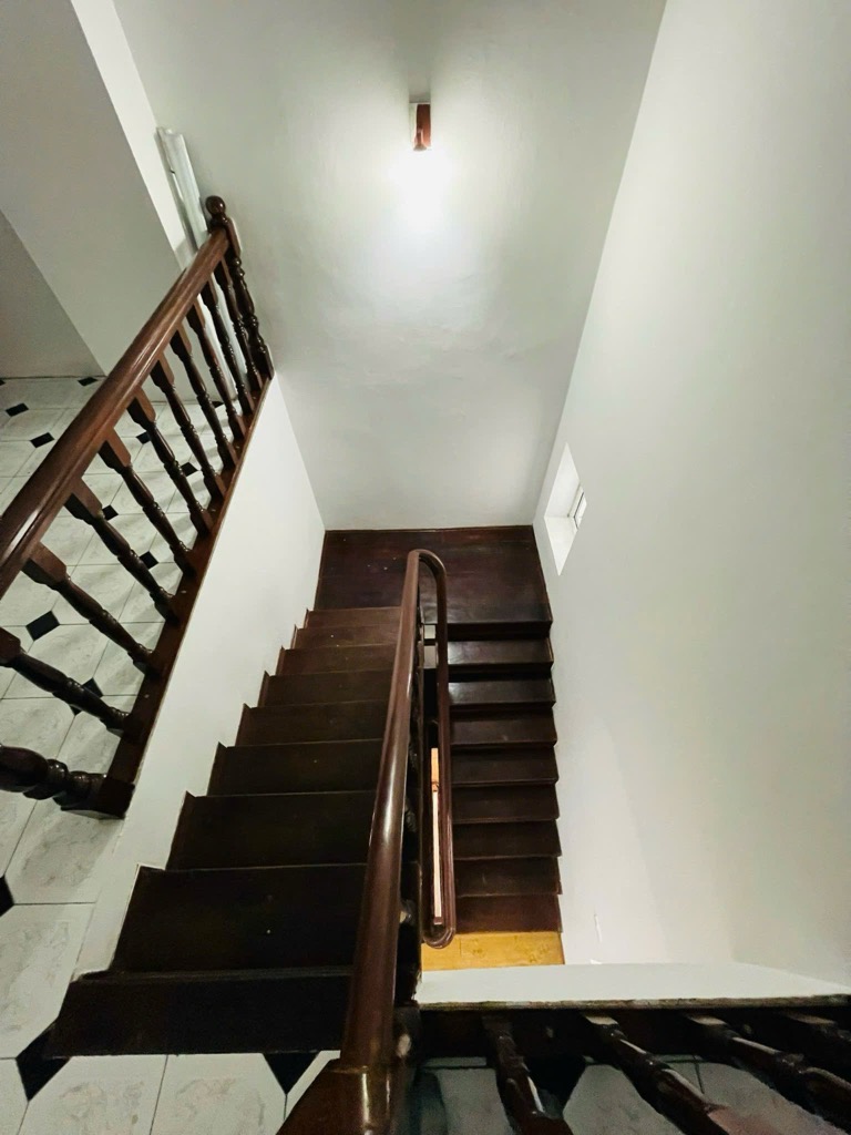 Bán nhà Tôn Đức Thắng - diện tích 95m2 4 tầng - ô tô tránh - giá 33 tỷ