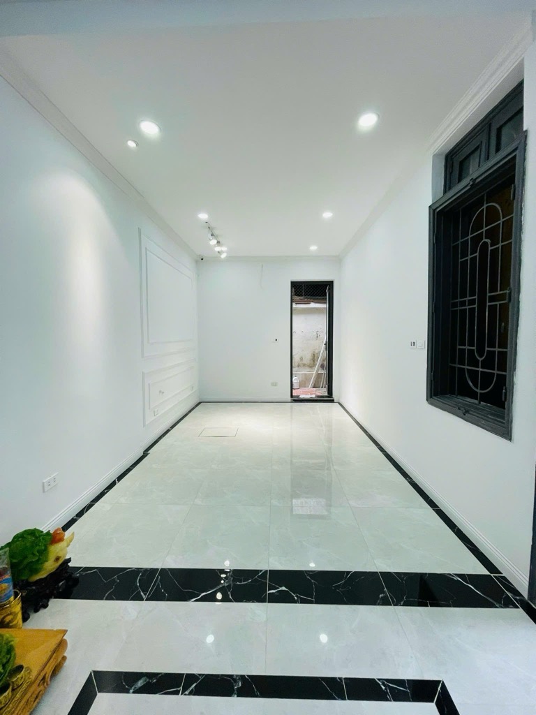 Bán nhà Tôn Đức Thắng - diện tích 95m2 4 tầng - ô tô tránh - giá 33 tỷ