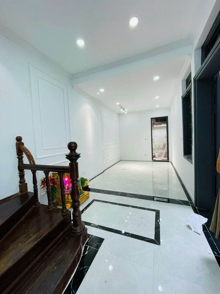 Bán nhà Tôn Đức Thắng - diện tích 95m2 4 tầng - ô tô tránh - giá 33 tỷ