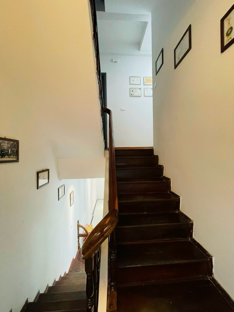 Bán nhà Tôn Đức Thắng - diện tích 95m2 4 tầng - ô tô tránh - giá 33 tỷ