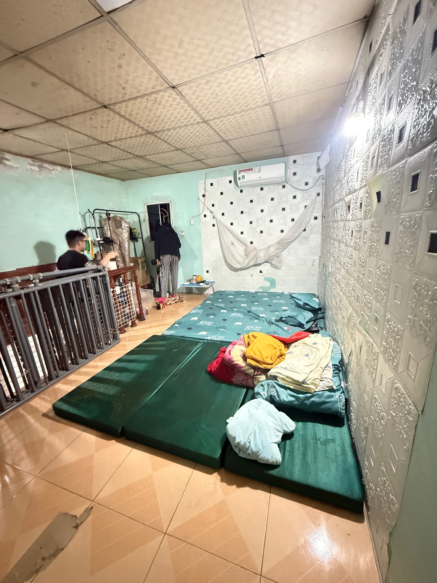 Bán nhà Đông Thiên - diện tích 27m2 2 tầng - gần các trường học từ mẫu giáo đến hết phổ thông - giá 2,5 tỷ