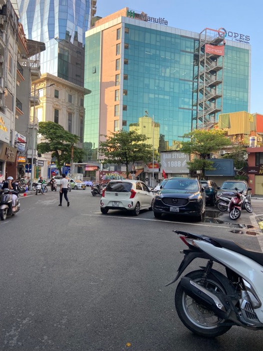 Bán nhà Hàng Bông - diện tích 27.3m2 3 tầng - Lô góc 2 mặt phố - giá 26 tỷ