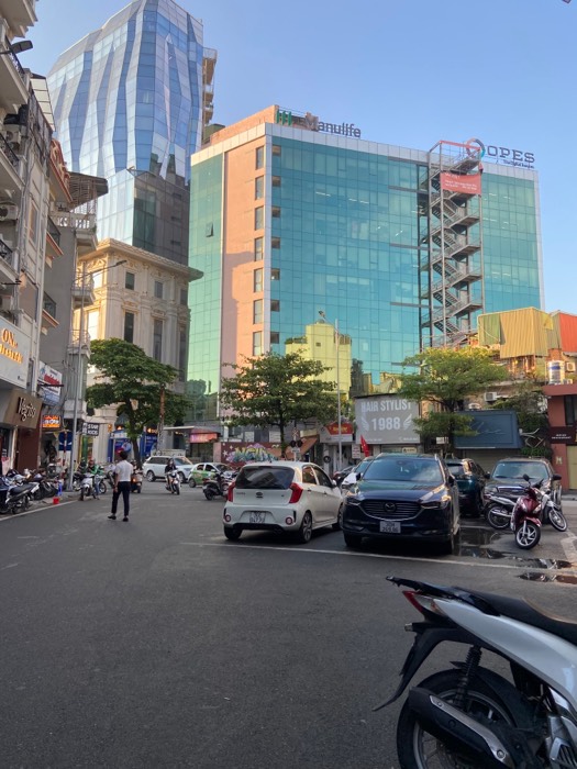 Bán nhà Hàng Bông - diện tích 27.3m2 3 tầng - Lô góc 2 mặt phố - giá 26 tỷ