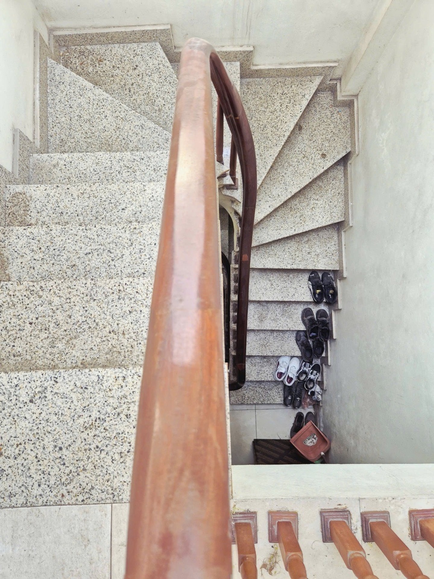 Bán nhà Định Công Hạ - diện tích 60m2 5 tầng - Ô TÔ TRÁNH - giá 19,8 tỷ