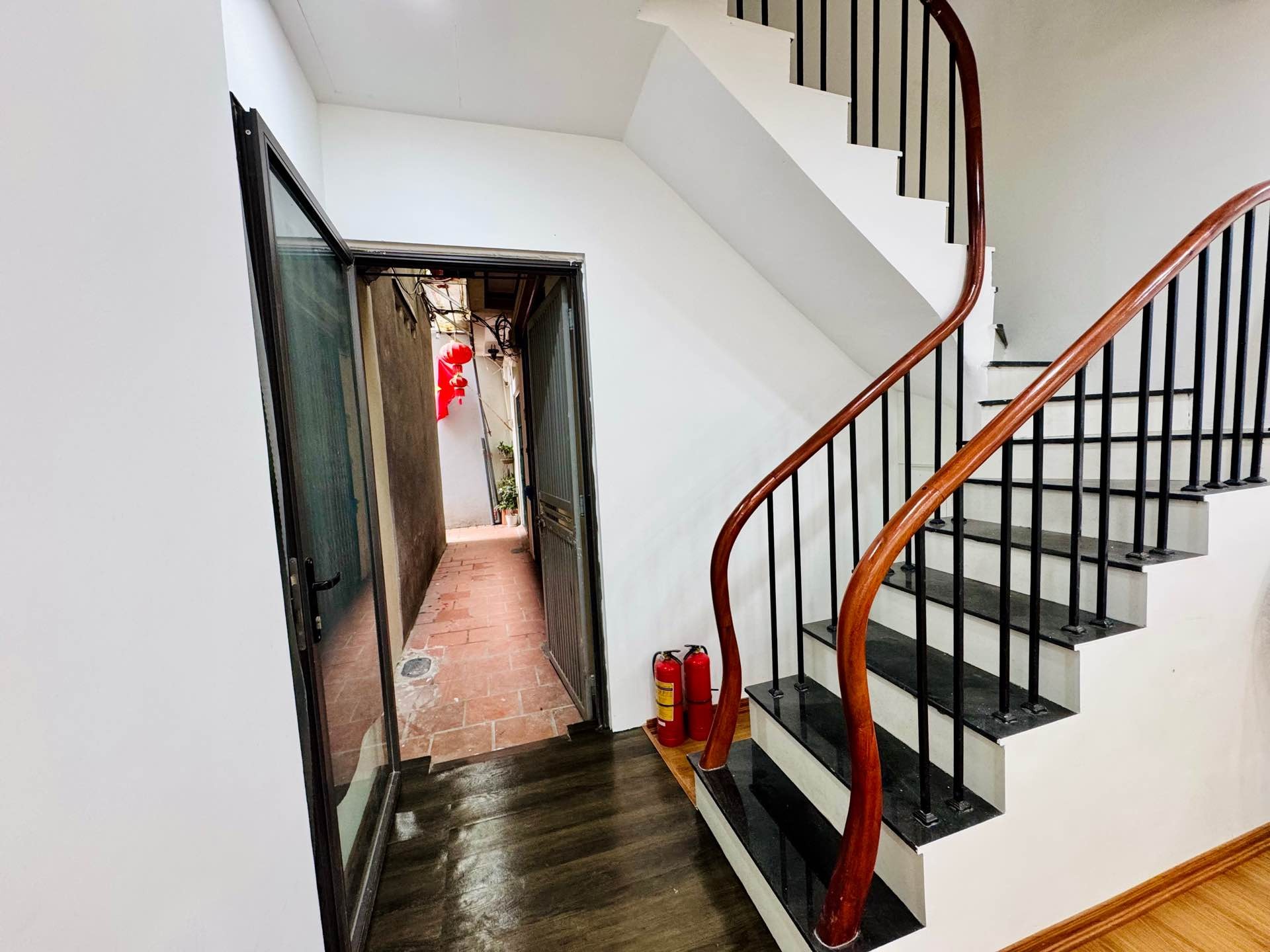 Bán nhà Nguyễn Chính - diện tích 42m2 3 tầng - gần ô tô - giá 7,1 tỷ