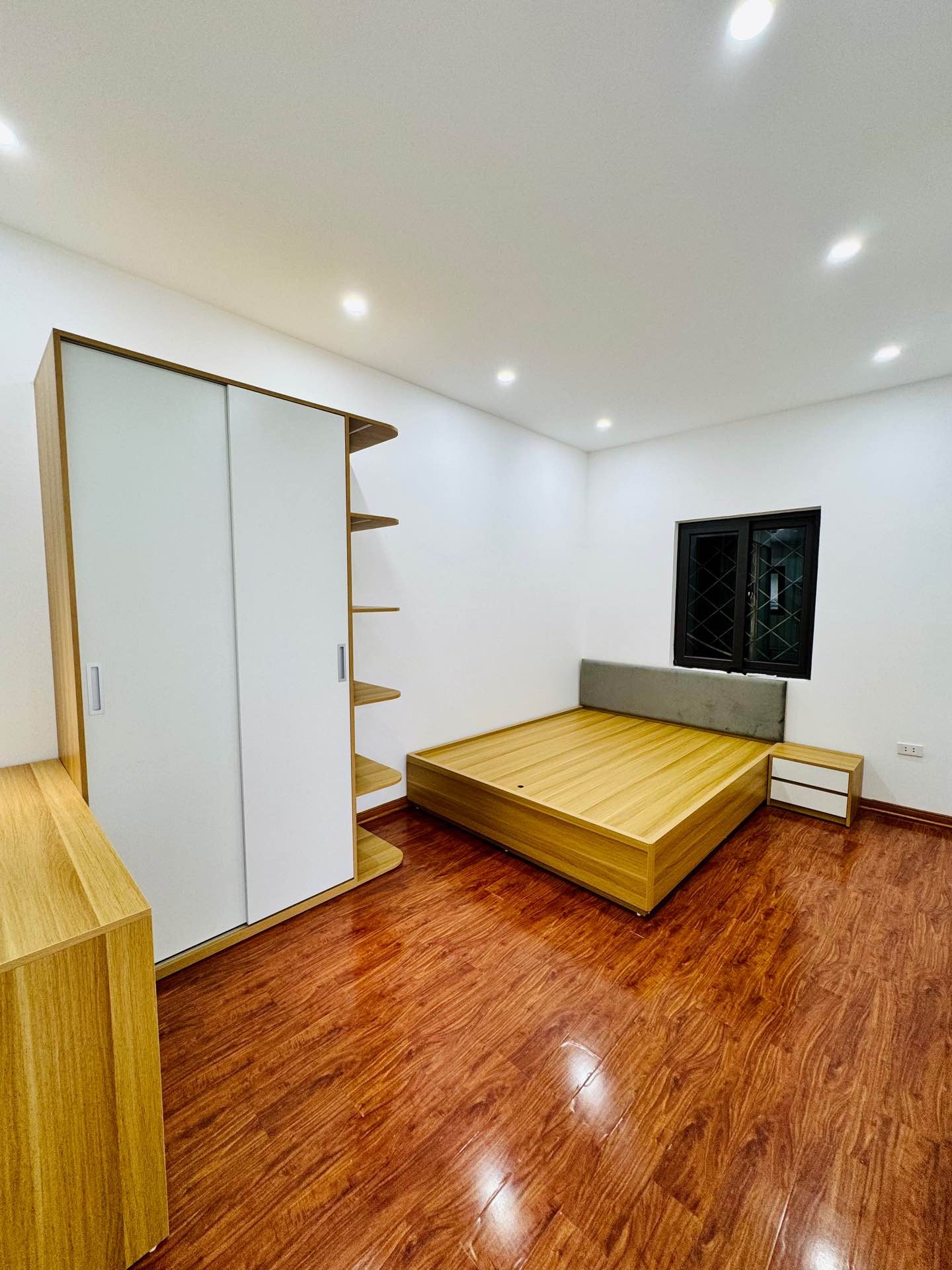 Bán nhà Nguyễn Chính - diện tích 42m2 3 tầng - gần ô tô - giá 7,1 tỷ