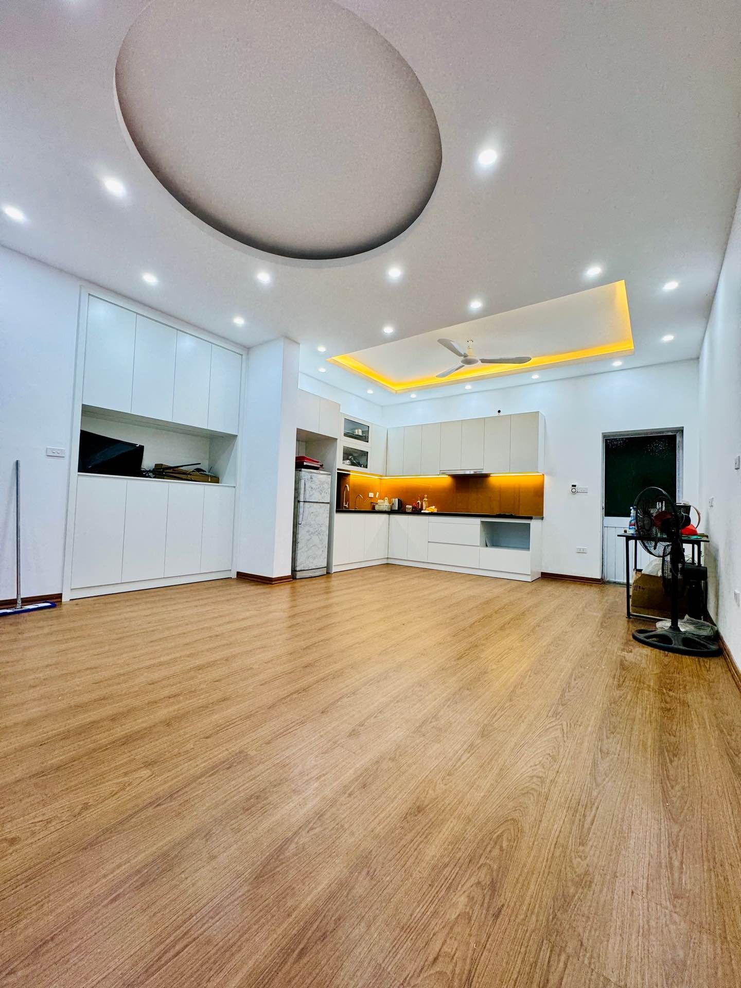 Bán nhà Nguyễn Chính - diện tích 42m2 3 tầng - gần ô tô - giá 7,1 tỷ