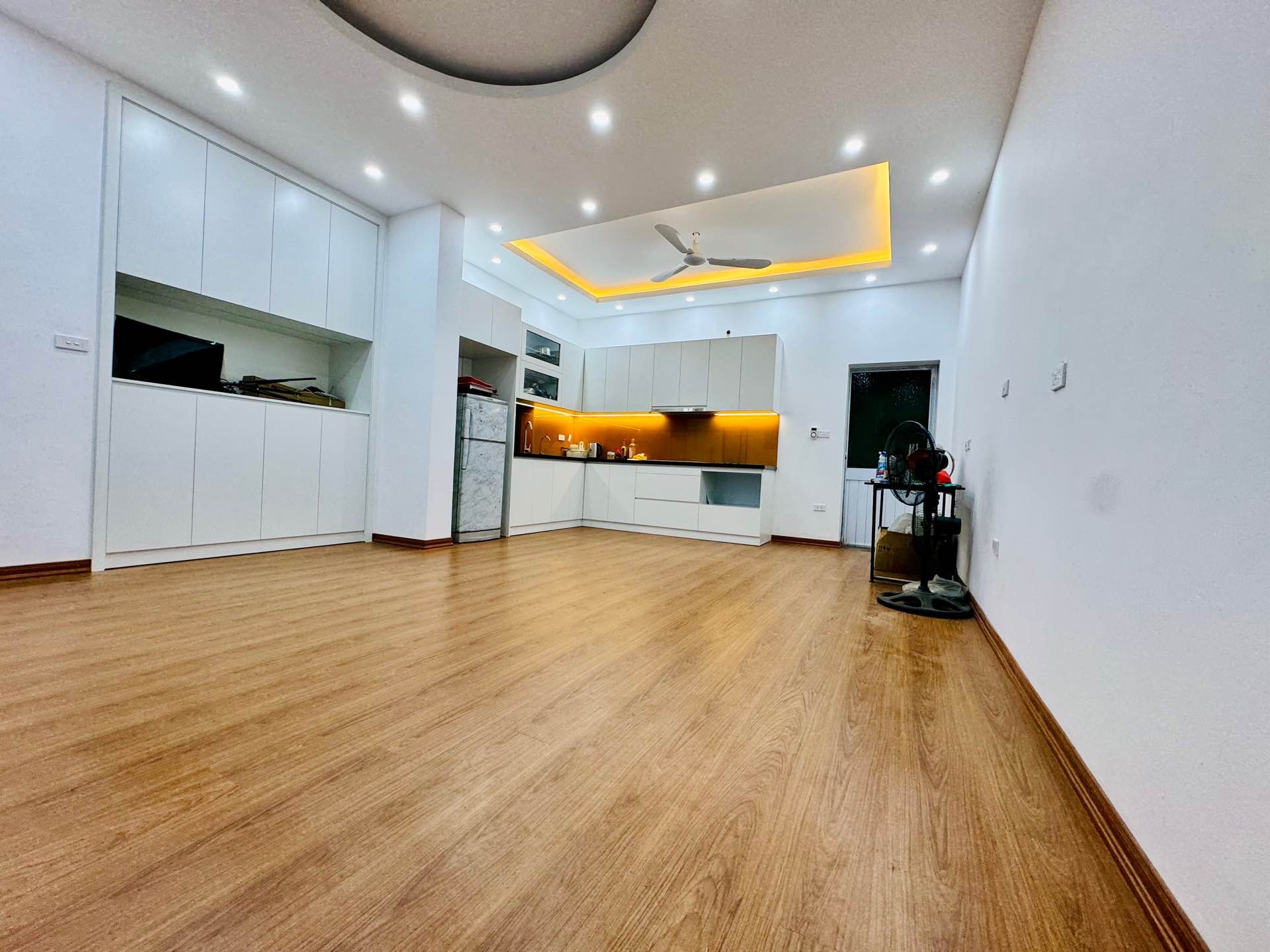 Bán nhà Nguyễn Chính - diện tích 42m2 3 tầng - gần ô tô - giá 7,1 tỷ