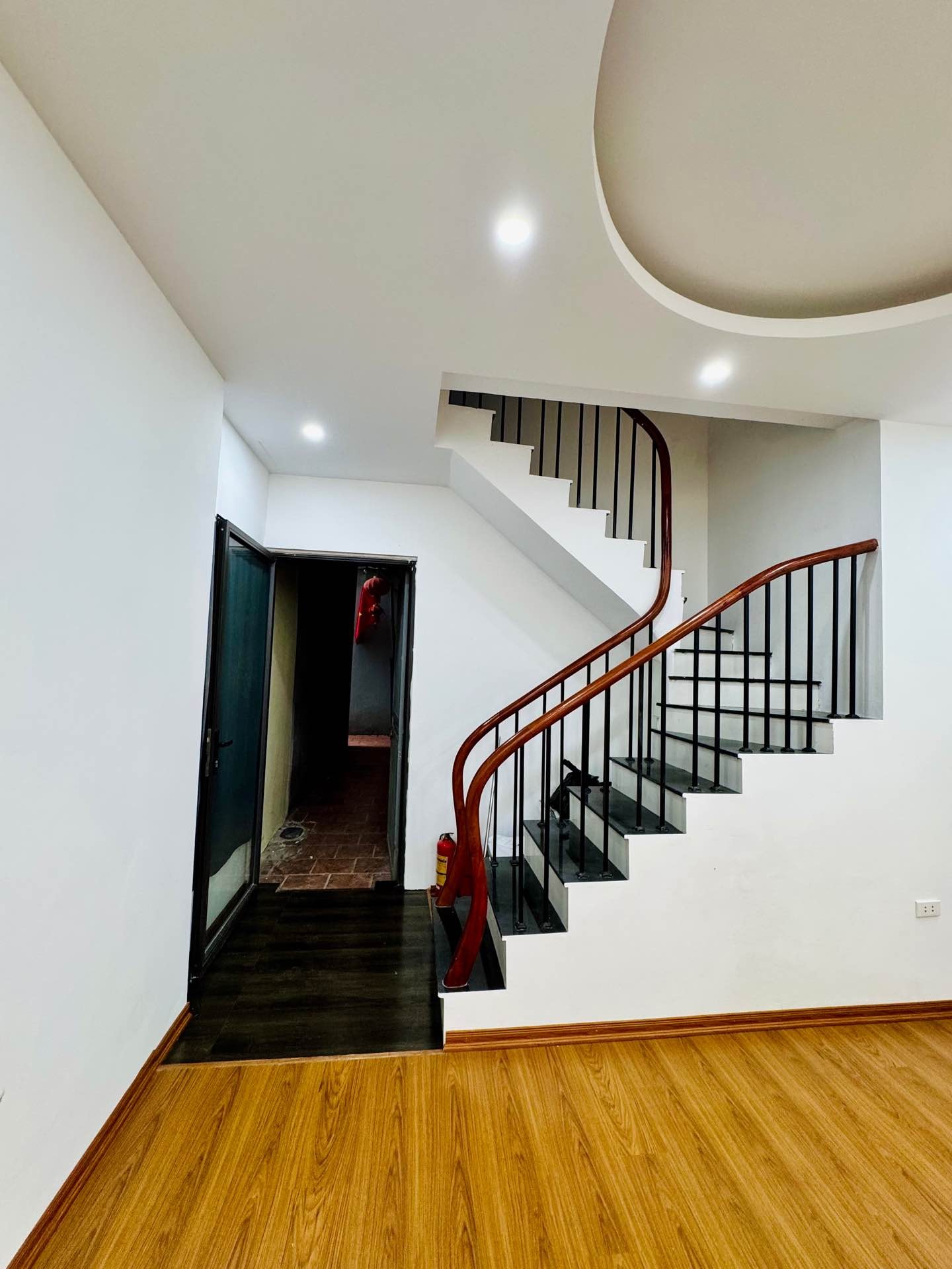 Bán nhà Nguyễn Chính - diện tích 42m2 3 tầng - gần ô tô - giá 7,1 tỷ