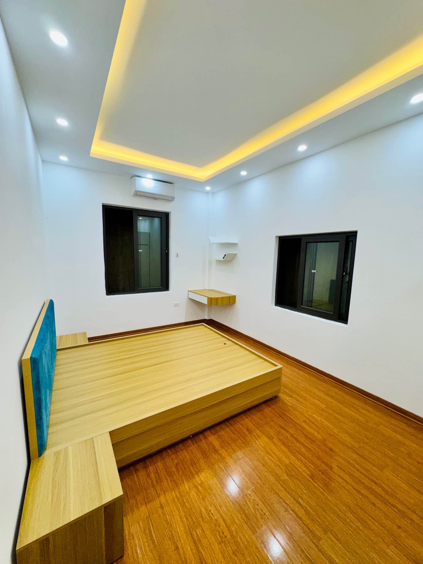 Bán nhà Nguyễn Chính - diện tích 42m2 3 tầng - gần ô tô - giá 7,1 tỷ