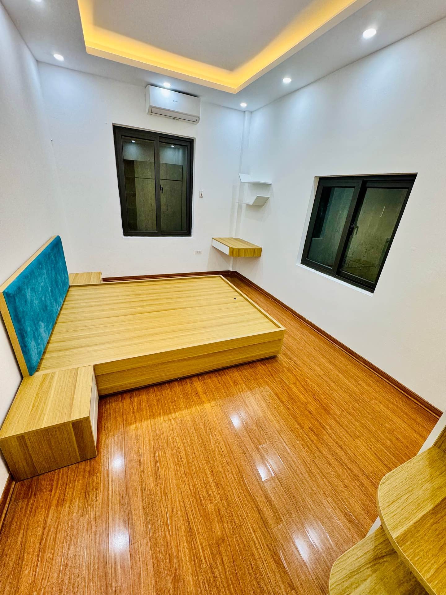 Bán nhà Nguyễn Chính - diện tích 42m2 3 tầng - gần ô tô - giá 7,1 tỷ