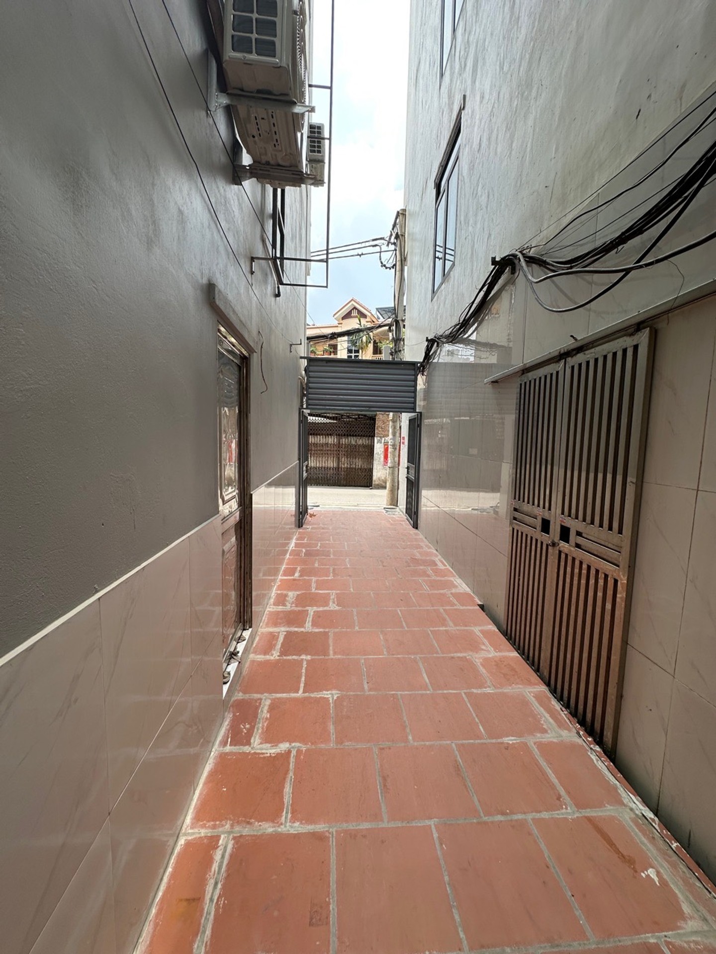 Bán nhà Hoàng Mai - diện tích 46m2 0 tầng - Ô TÔ ĐỖ CỔNG - giá 9,8 tỷ