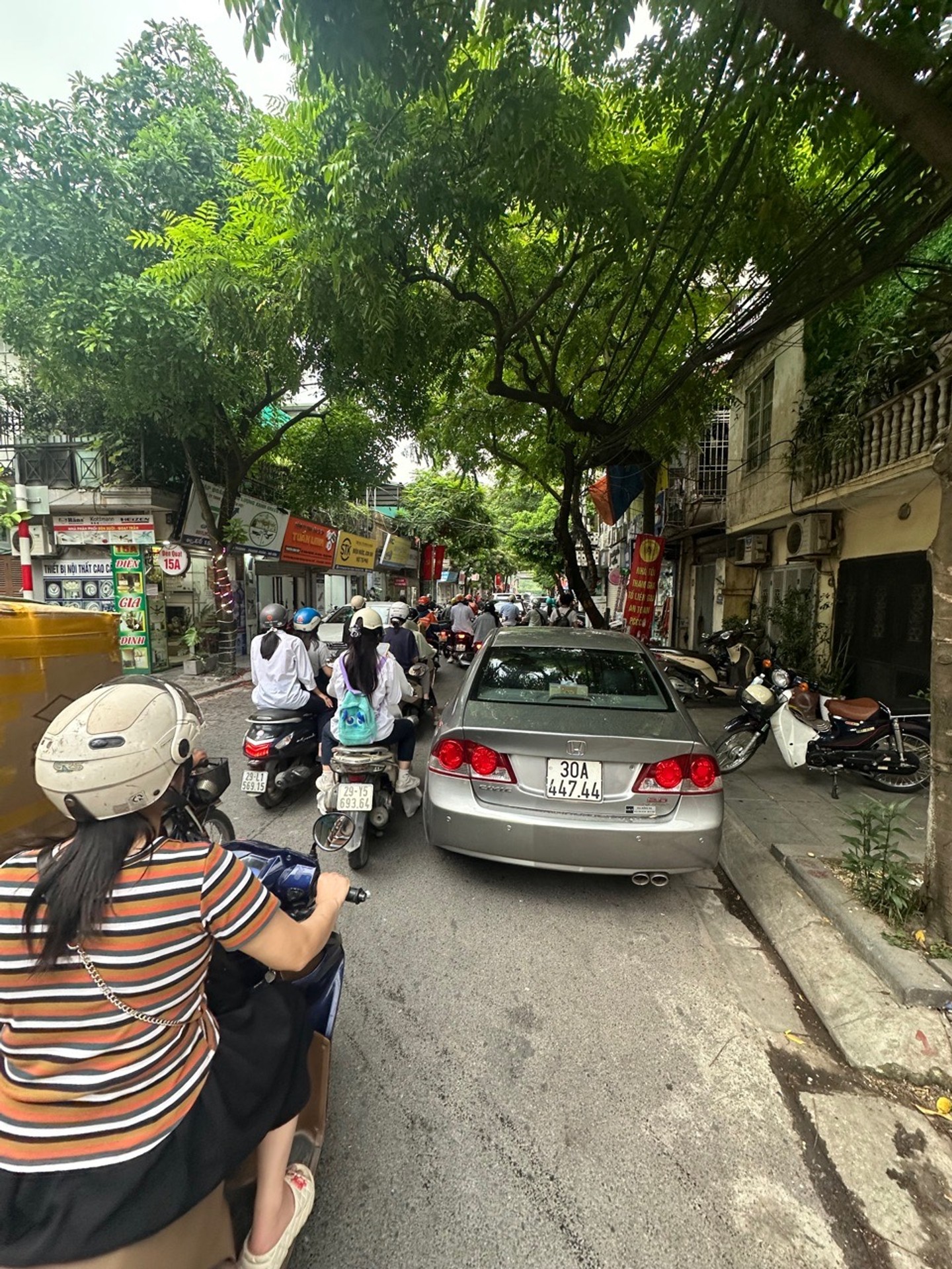 Bán nhà Hoàng Đạo Thành - diện tích 26m2 1 tầng - Kinh doanh bạt ngàn - giá 4,4 tỷ