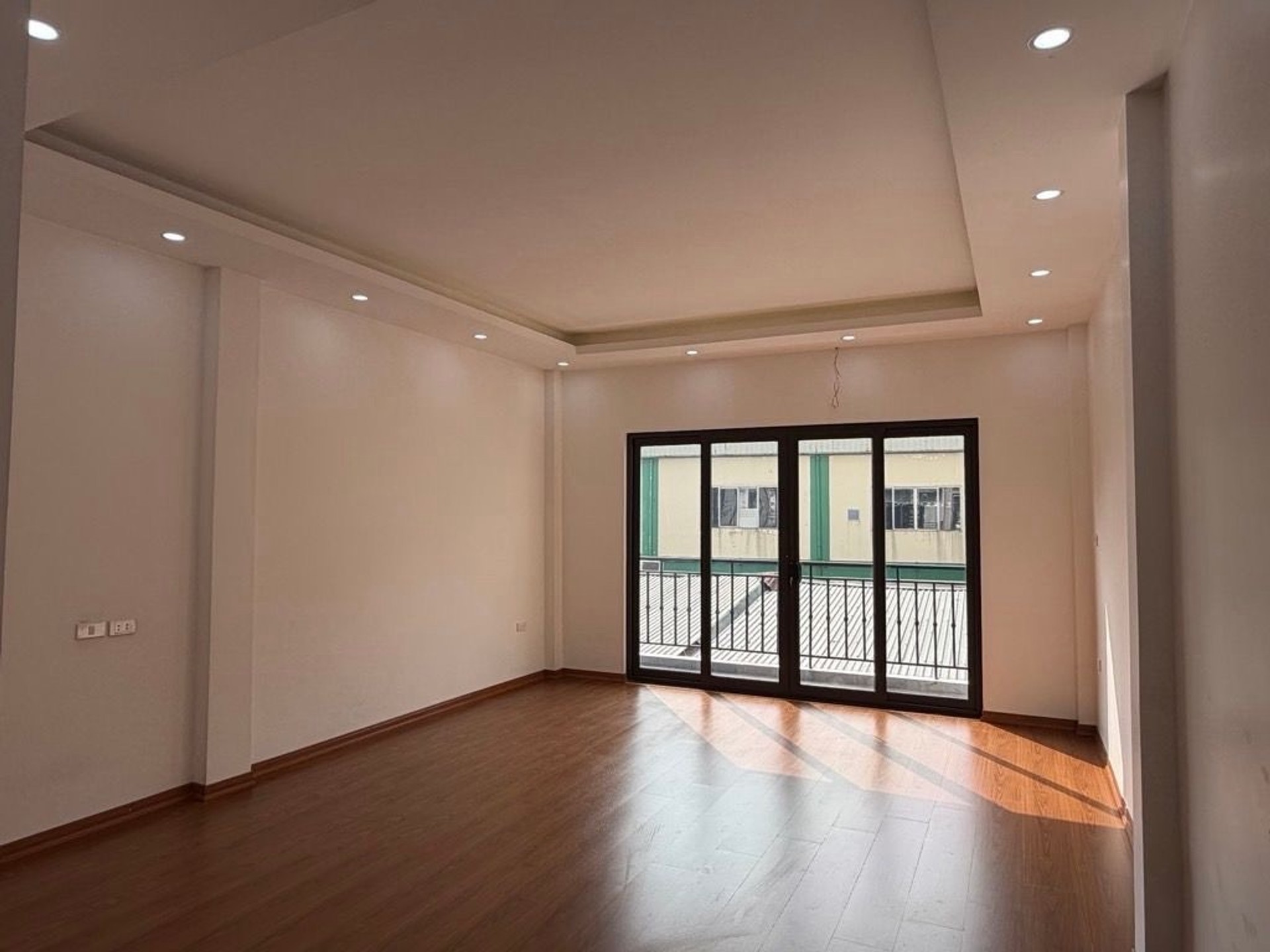 Bán nhà Ngọc Hồi - diện tích 50m2 6 tầng - Ô TÔ - giá 18,1 tỷ
