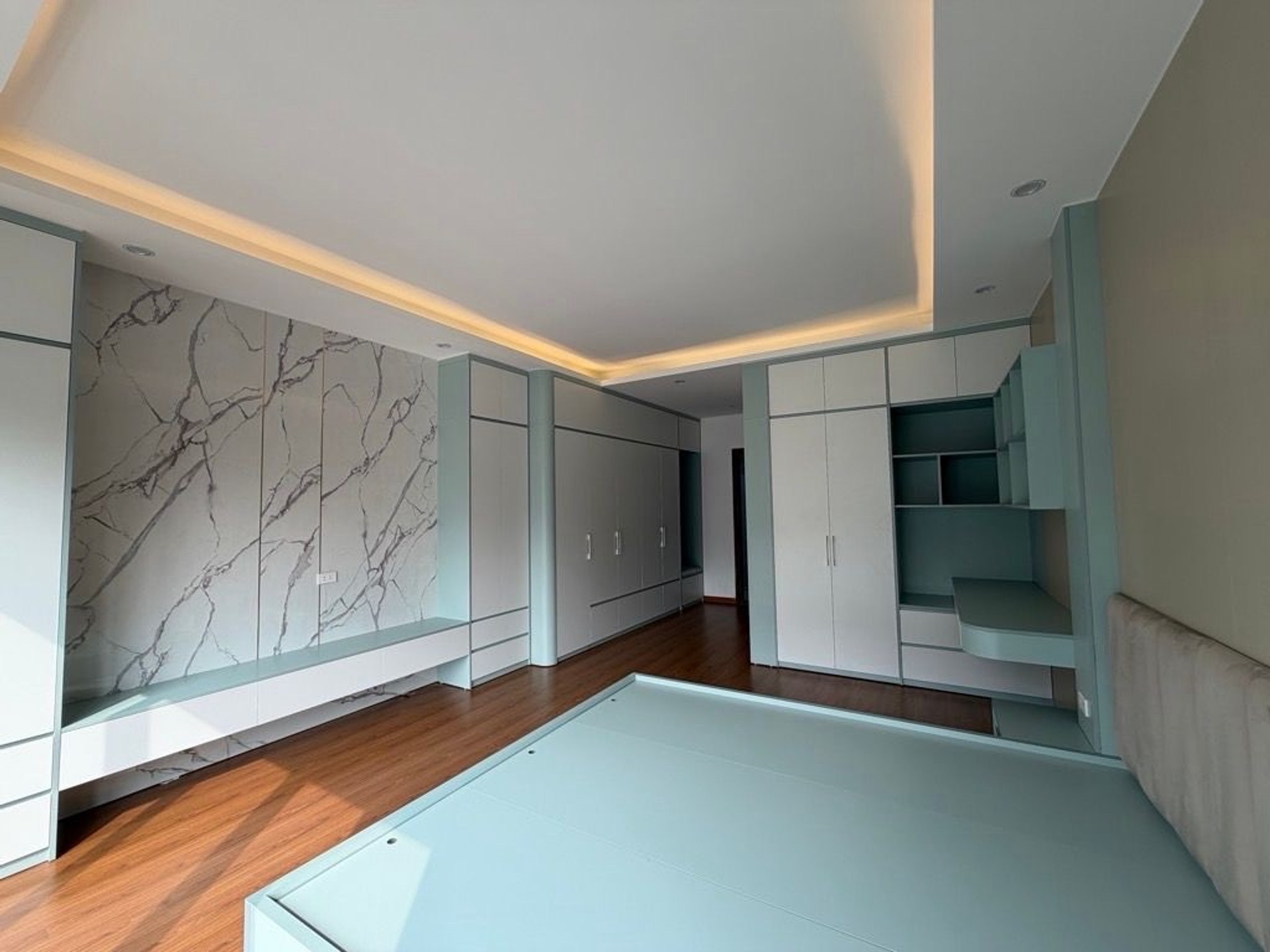 Bán nhà Ngọc Hồi - diện tích 50m2 6 tầng - Ô TÔ - giá 18,1 tỷ